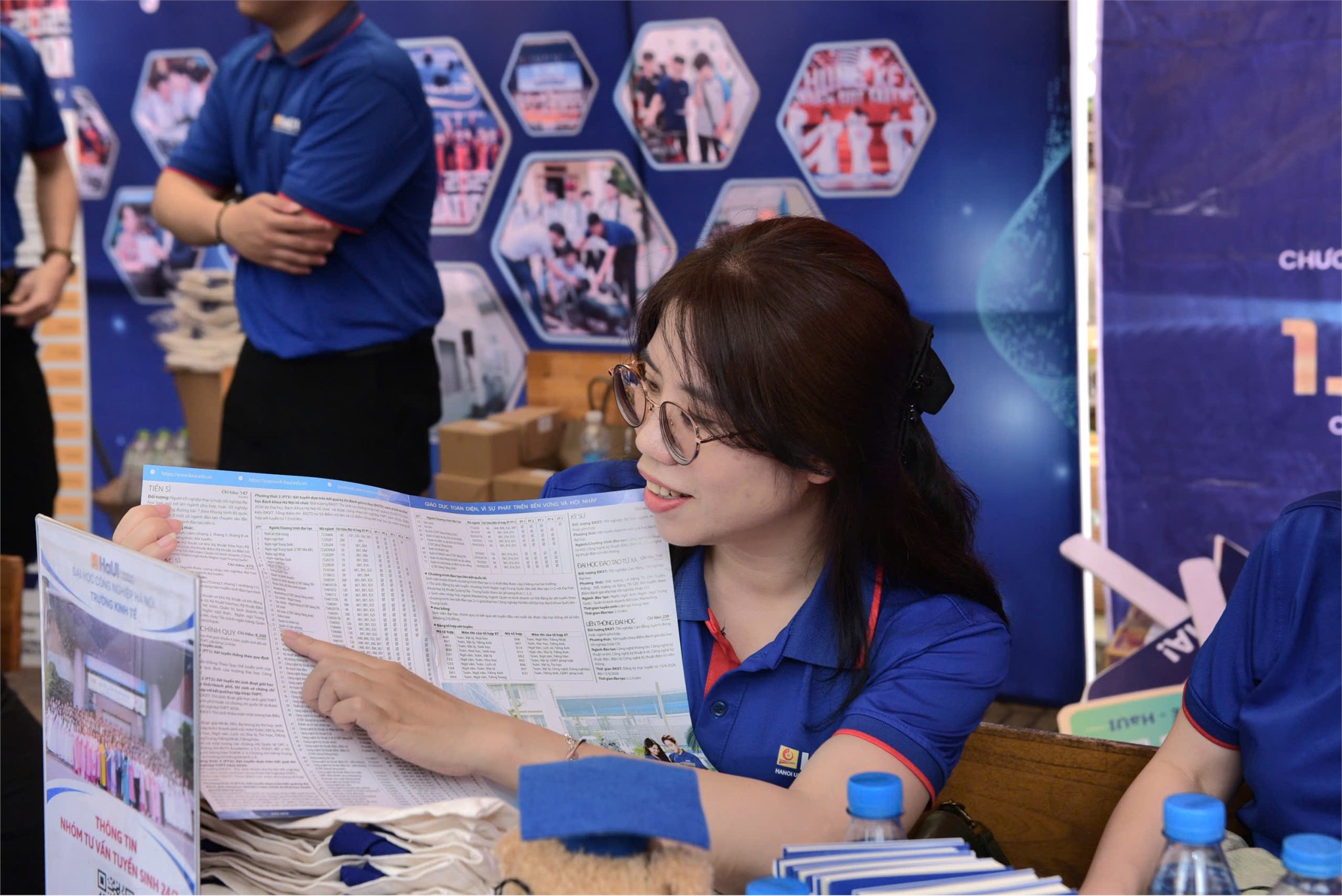 Trường Kinh tế - Đại học Công nghiệp Hà Nội tư vấn hướng nghiệp và tuyển sinh tại Trường THPT Đại Mỗ