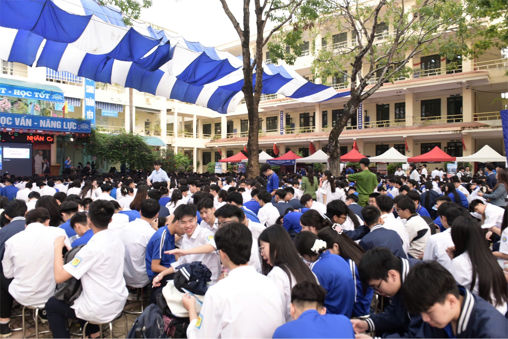 Trường Kinh tế - Đại học Công nghiệp Hà Nội tư vấn hướng nghiệp và tuyển sinh tại Trường THPT Đại Mỗ