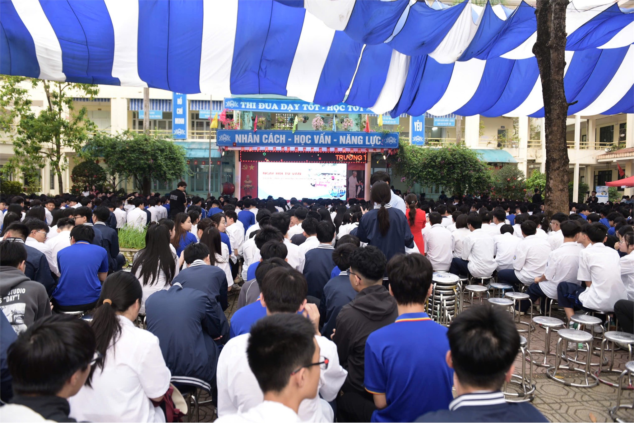 Trường Kinh tế - Đại học Công nghiệp Hà Nội tư vấn hướng nghiệp và tuyển sinh tại Trường THPT Đại Mỗ