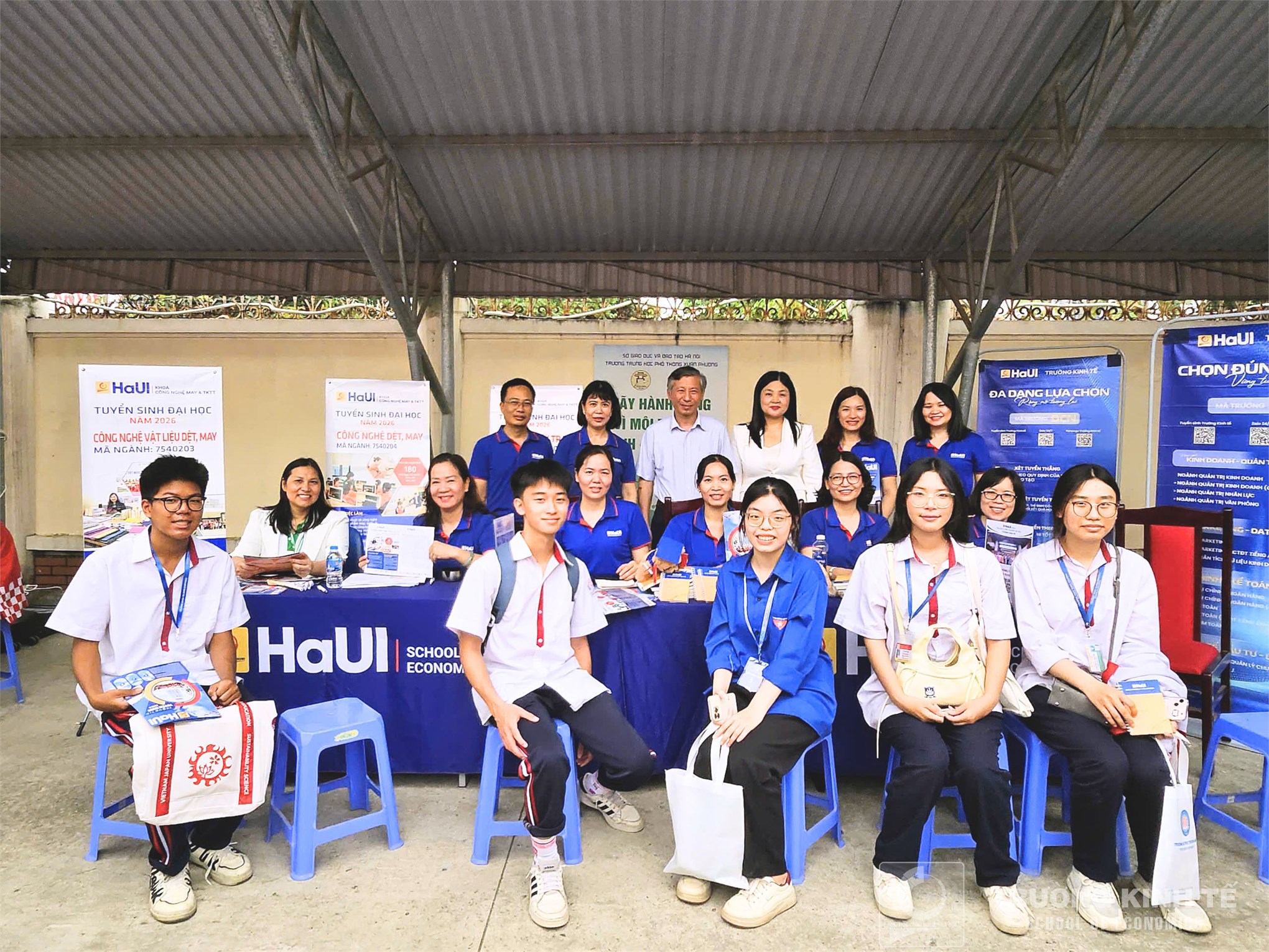 Trường Kinh tế, Đại học Công nghiệp Hà Nội tư vấn hướng nghiệp và tuyển sinh tại Trường THPT Xuân Phương