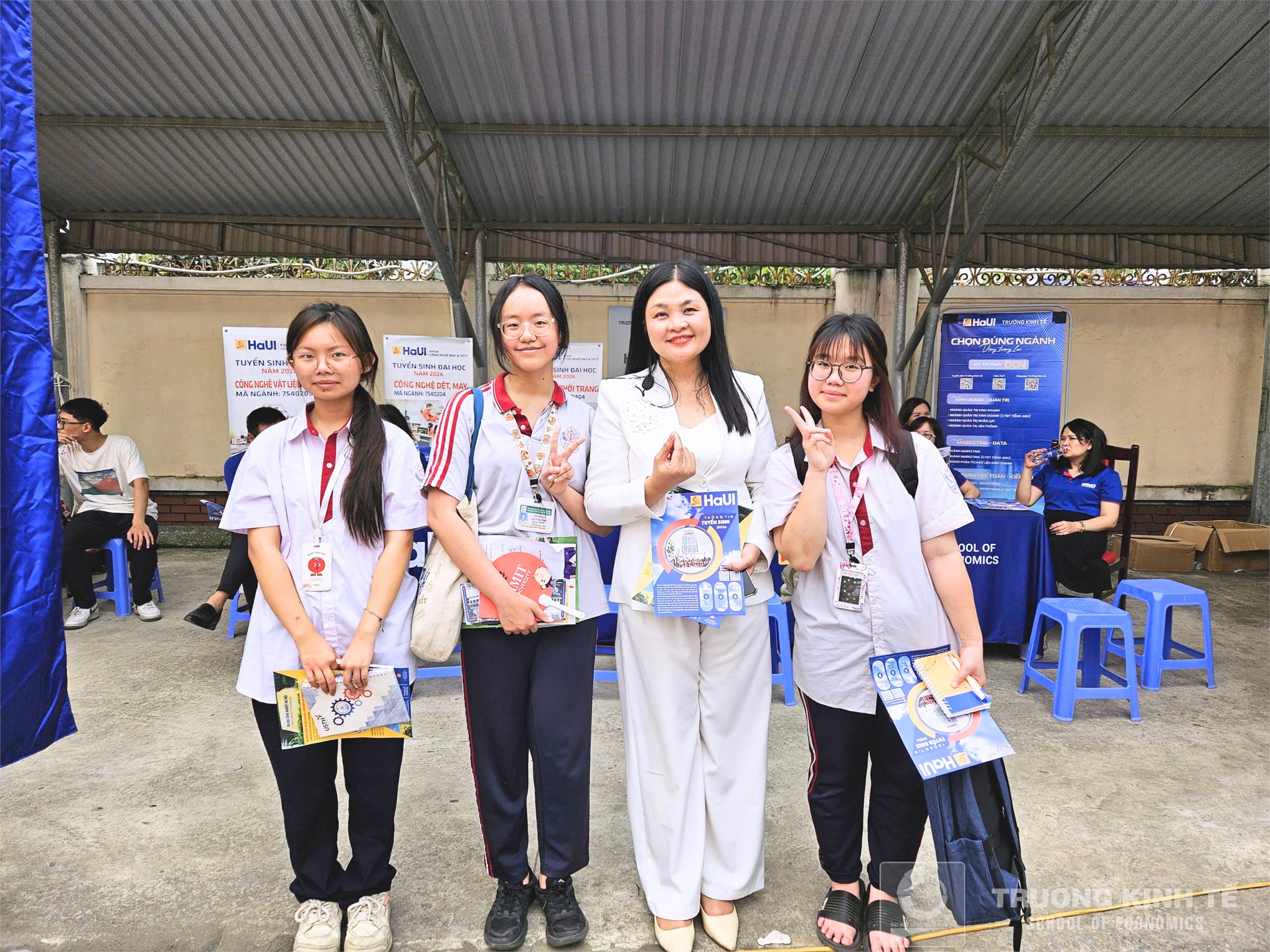 Trường Kinh tế, Đại học Công nghiệp Hà Nội tư vấn hướng nghiệp và tuyển sinh tại Trường THPT Xuân Phương