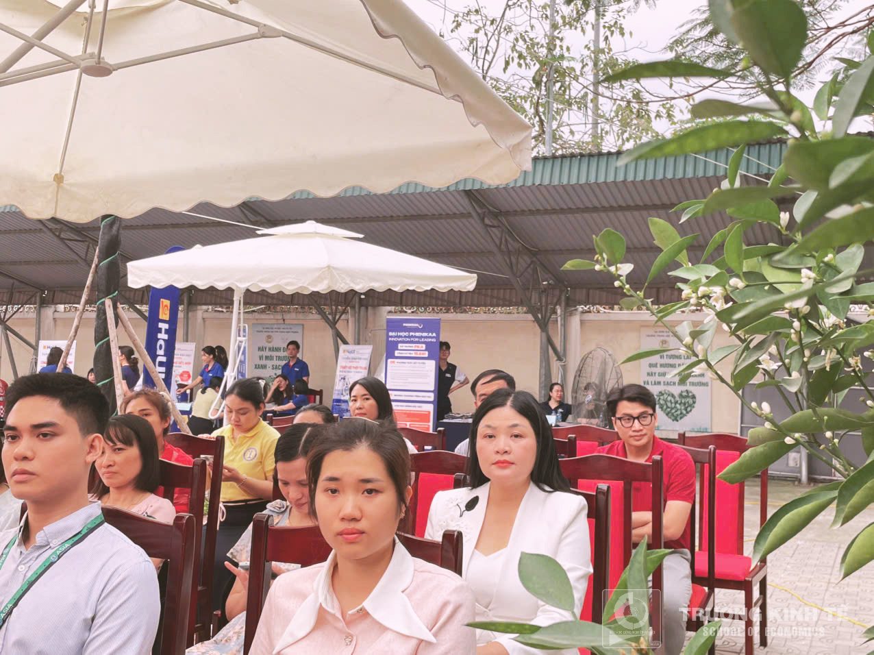 Trường Kinh tế, Đại học Công nghiệp Hà Nội tư vấn hướng nghiệp và tuyển sinh tại Trường THPT Xuân Phương