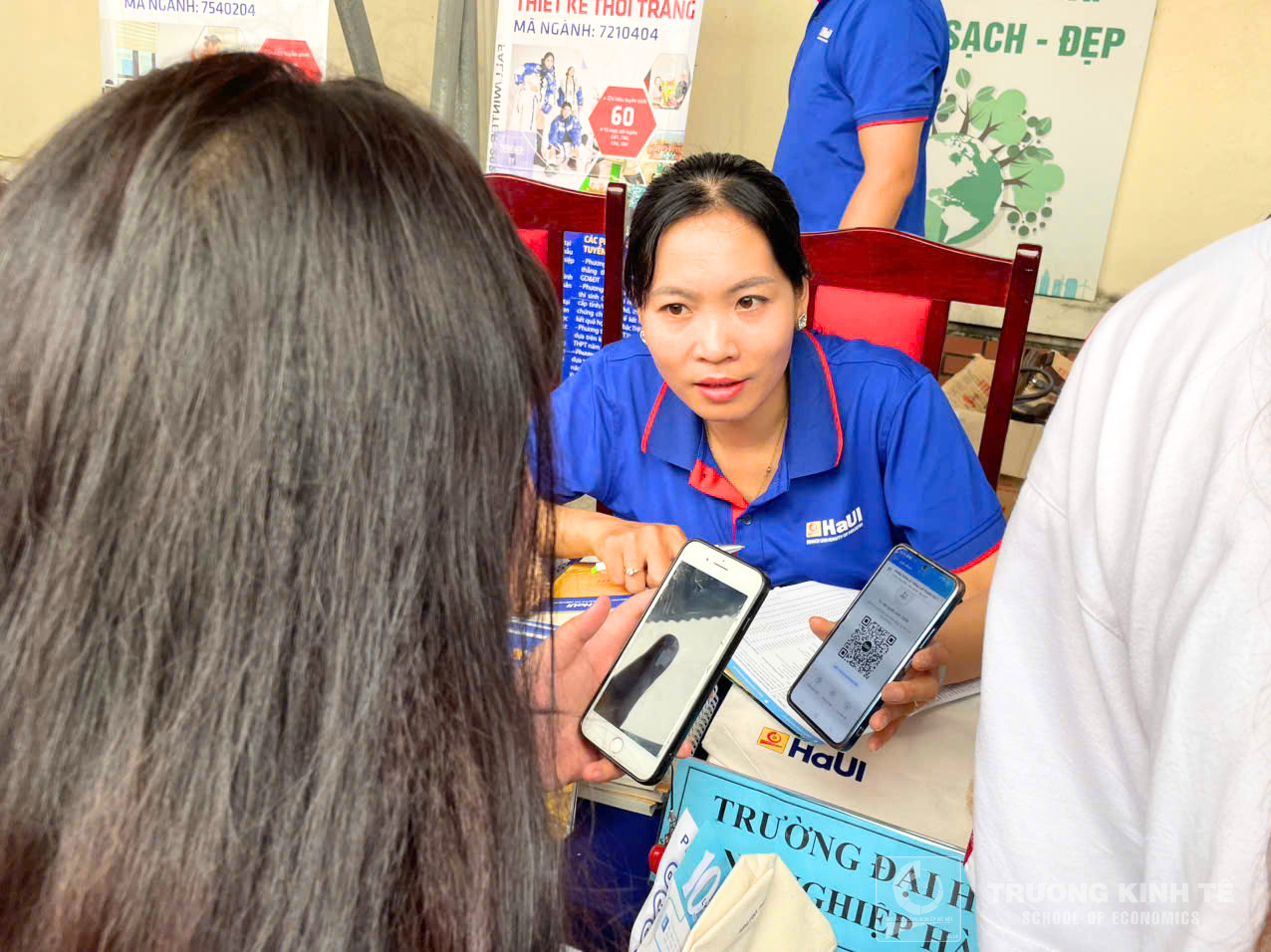 Trường Kinh tế, Đại học Công nghiệp Hà Nội tư vấn hướng nghiệp và tuyển sinh tại Trường THPT Xuân Phương