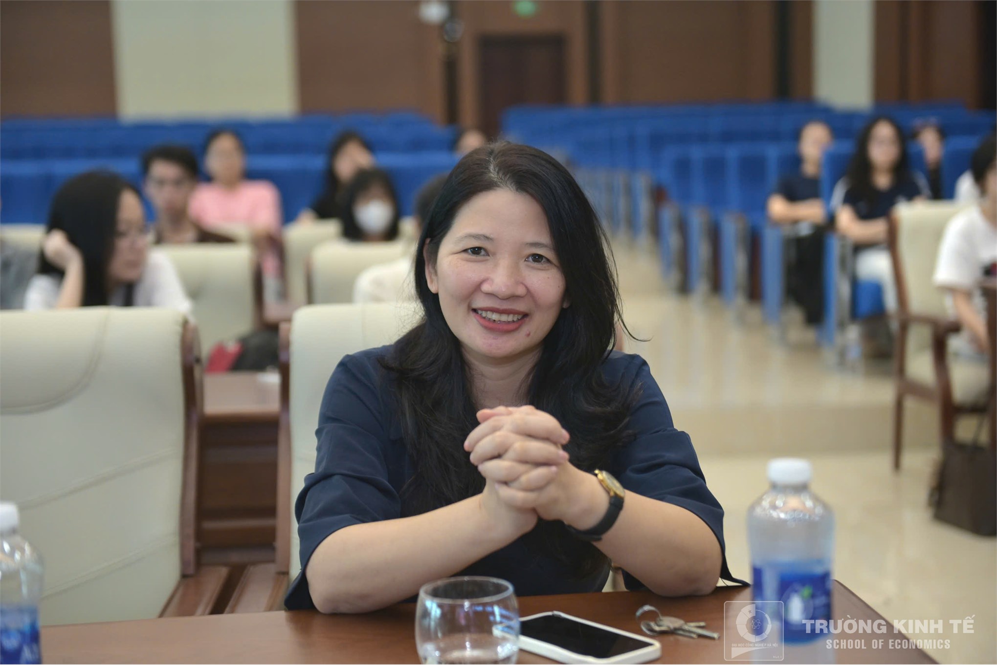 Trường Kinh tế tổ chức `Tập huấn phương pháp trình bày báo cáo, bài báo khoa học và công bố kết quả nghiên cứu trong nghiên cứu cho SV NCKH năm học 2025 - 2026`