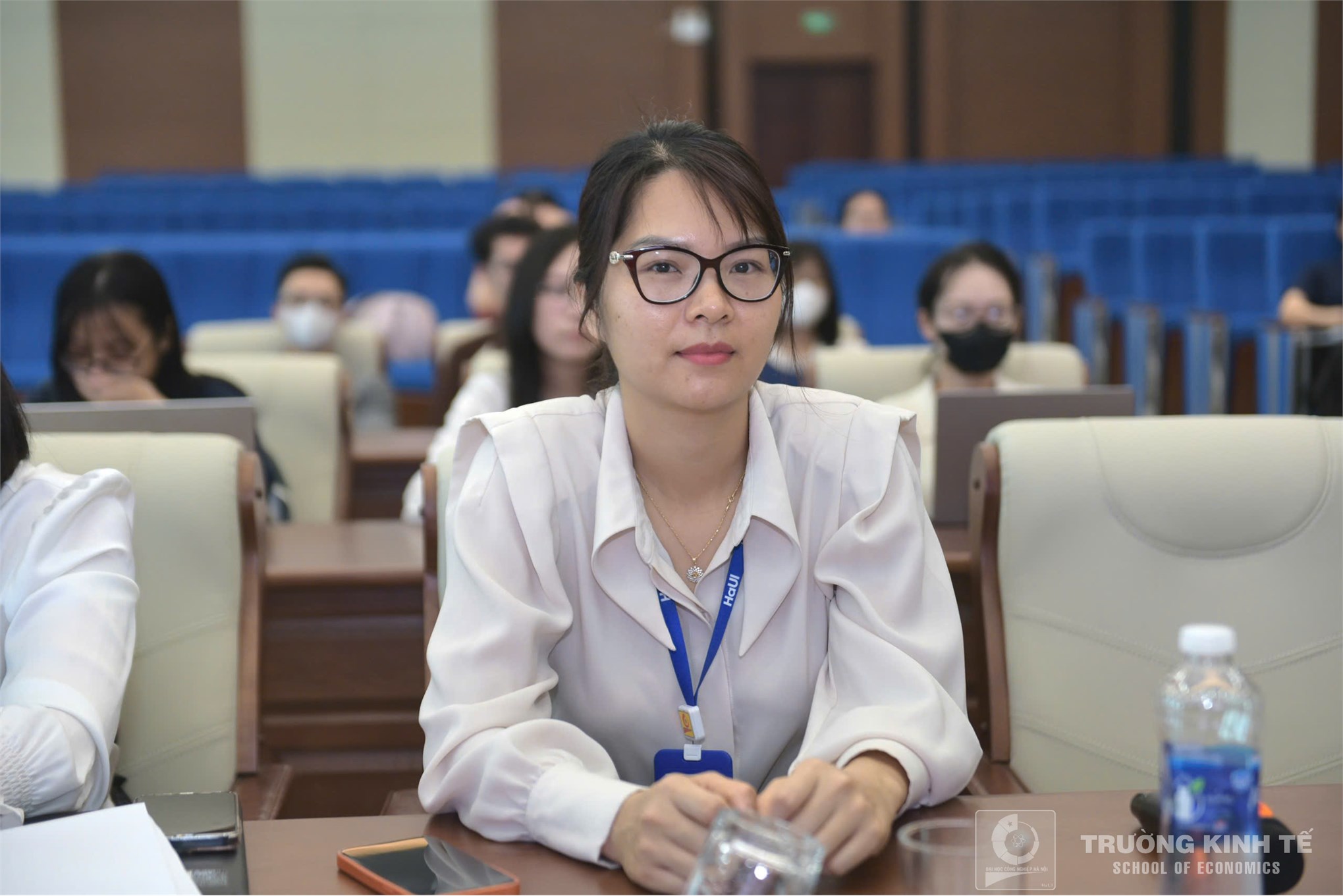 Trường Kinh tế tổ chức `Tập huấn phương pháp trình bày báo cáo, bài báo khoa học và công bố kết quả nghiên cứu trong nghiên cứu cho SV NCKH năm học 2025 - 2026`