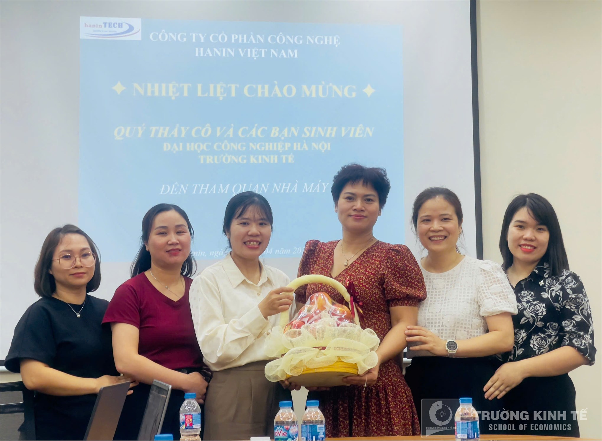 Sinh viên Khoa Kế toán – Kiểm toán, Trường Kinh tế (HaUI) tham quan thực tế tại Công ty cổ phần Công nghệ Hanin Việt Nam