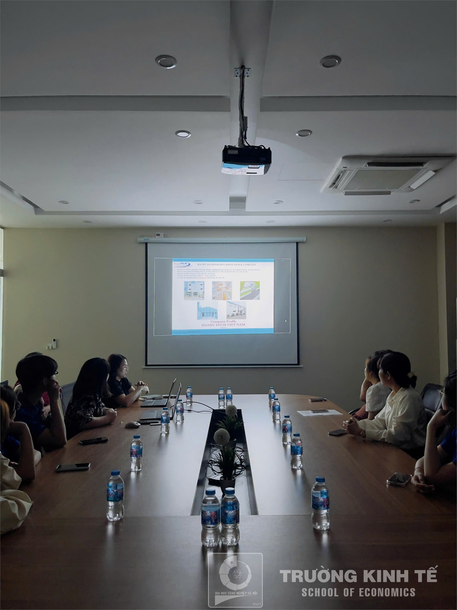 Sinh viên Khoa Kế toán – Kiểm toán, Trường Kinh tế (HaUI) tham quan thực tế tại Công ty cổ phần Công nghệ Hanin Việt Nam