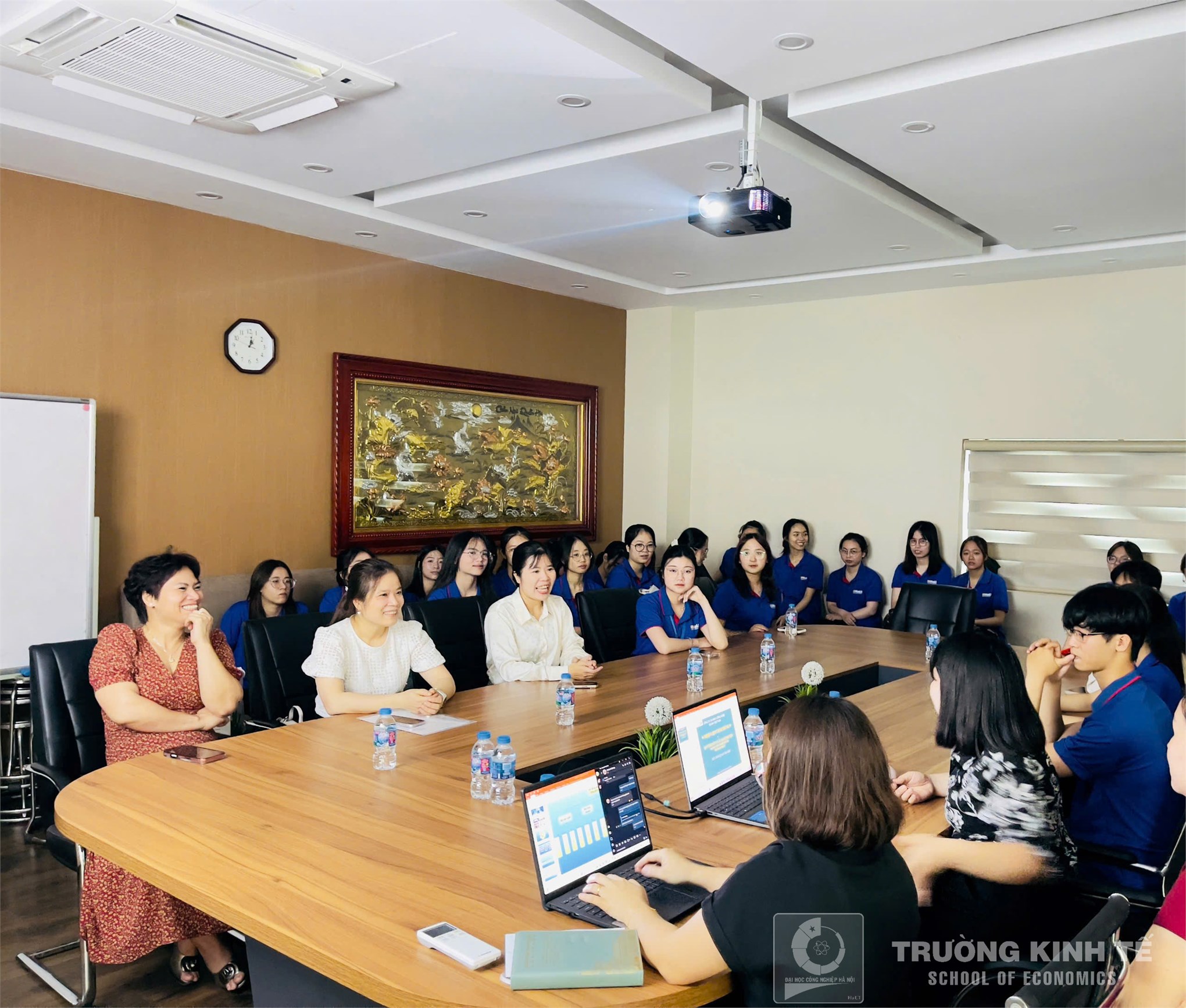 Sinh viên Khoa Kế toán – Kiểm toán, Trường Kinh tế (HaUI) tham quan thực tế tại Công ty cổ phần Công nghệ Hanin Việt Nam