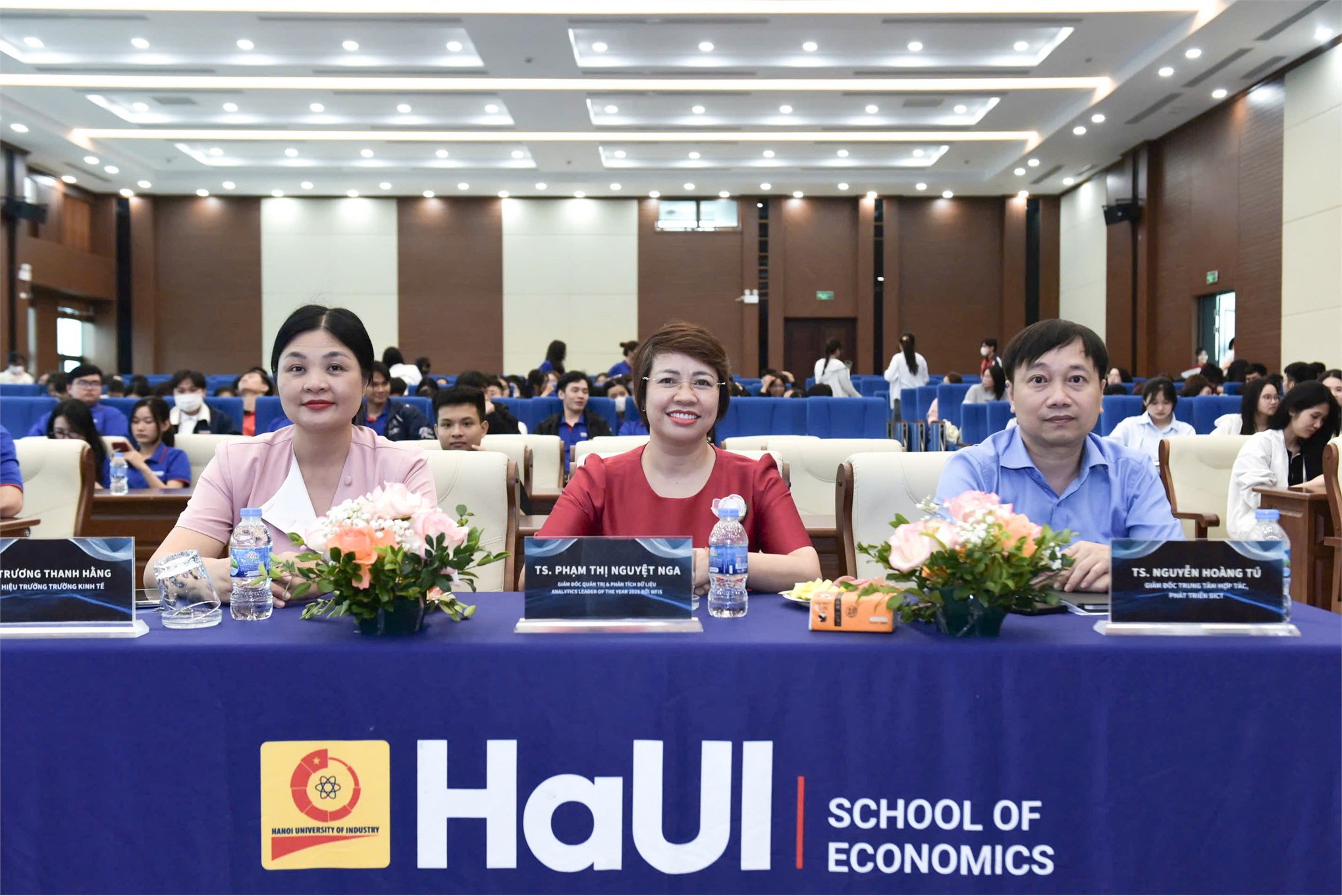 Tọa đàm `Tư duy dữ liệu và Dòng chảy thông tin trong kỷ nguyên số: từ lý thuyết, mô hình đến triển khai thực tiễn`