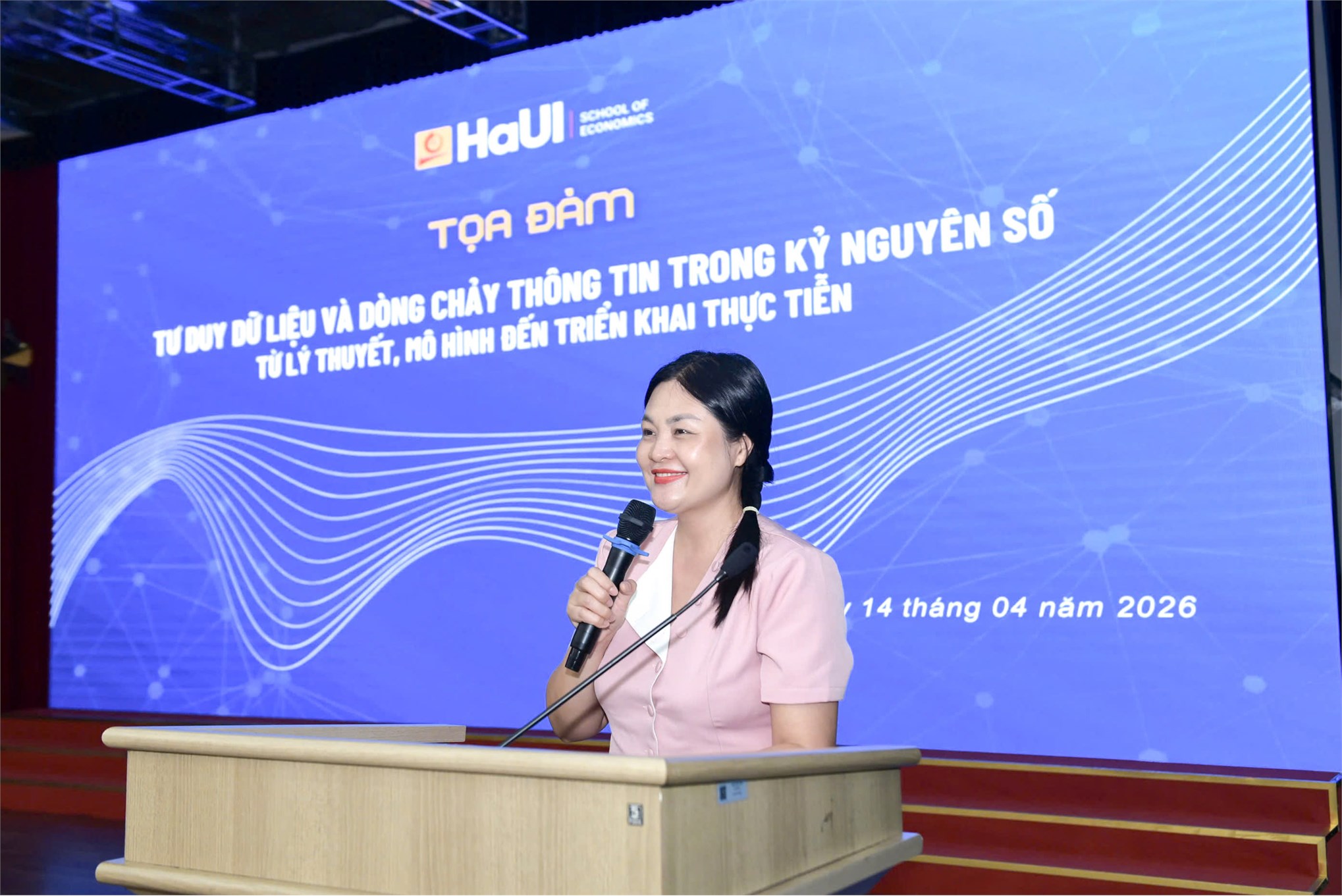 Tọa đàm `Tư duy dữ liệu và Dòng chảy thông tin trong kỷ nguyên số: từ lý thuyết, mô hình đến triển khai thực tiễn`