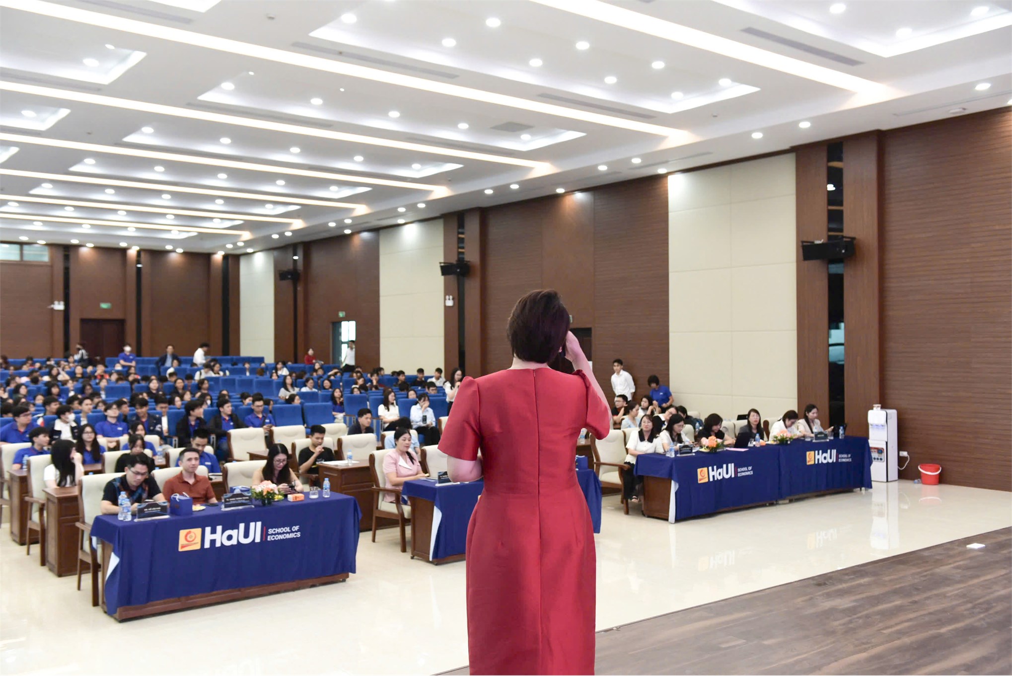 Tọa đàm `Tư duy dữ liệu và Dòng chảy thông tin trong kỷ nguyên số: từ lý thuyết, mô hình đến triển khai thực tiễn`