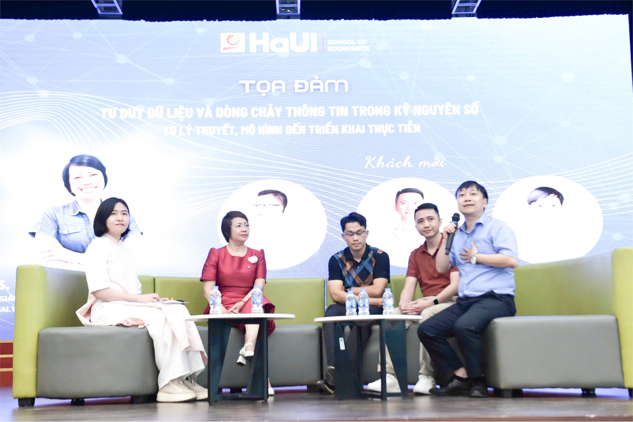 Tọa đàm `Tư duy dữ liệu và Dòng chảy thông tin trong kỷ nguyên số: từ lý thuyết, mô hình đến triển khai thực tiễn`