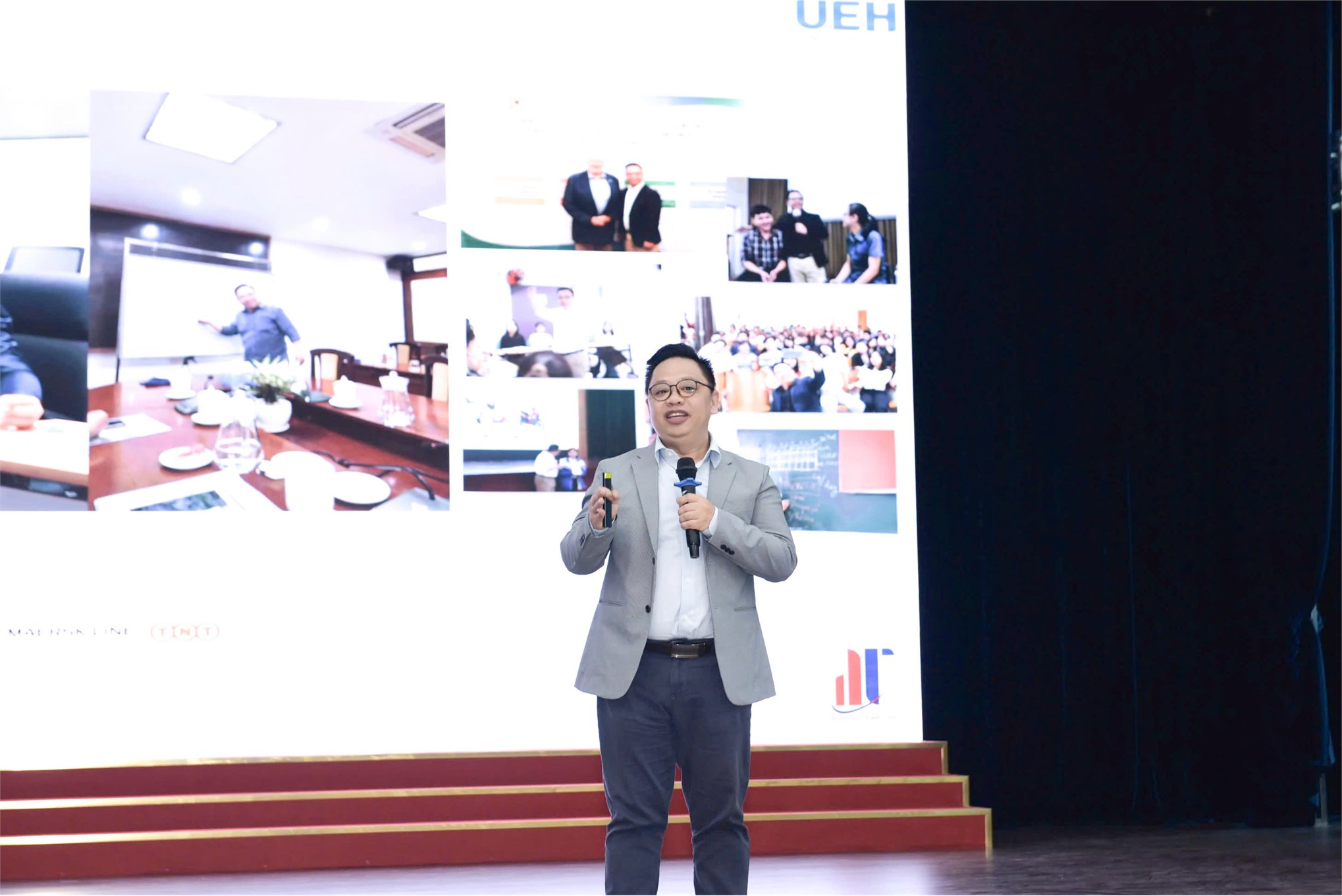 Tọa đàm `Tư duy dữ liệu và Dòng chảy thông tin trong kỷ nguyên số: từ lý thuyết, mô hình đến triển khai thực tiễn`