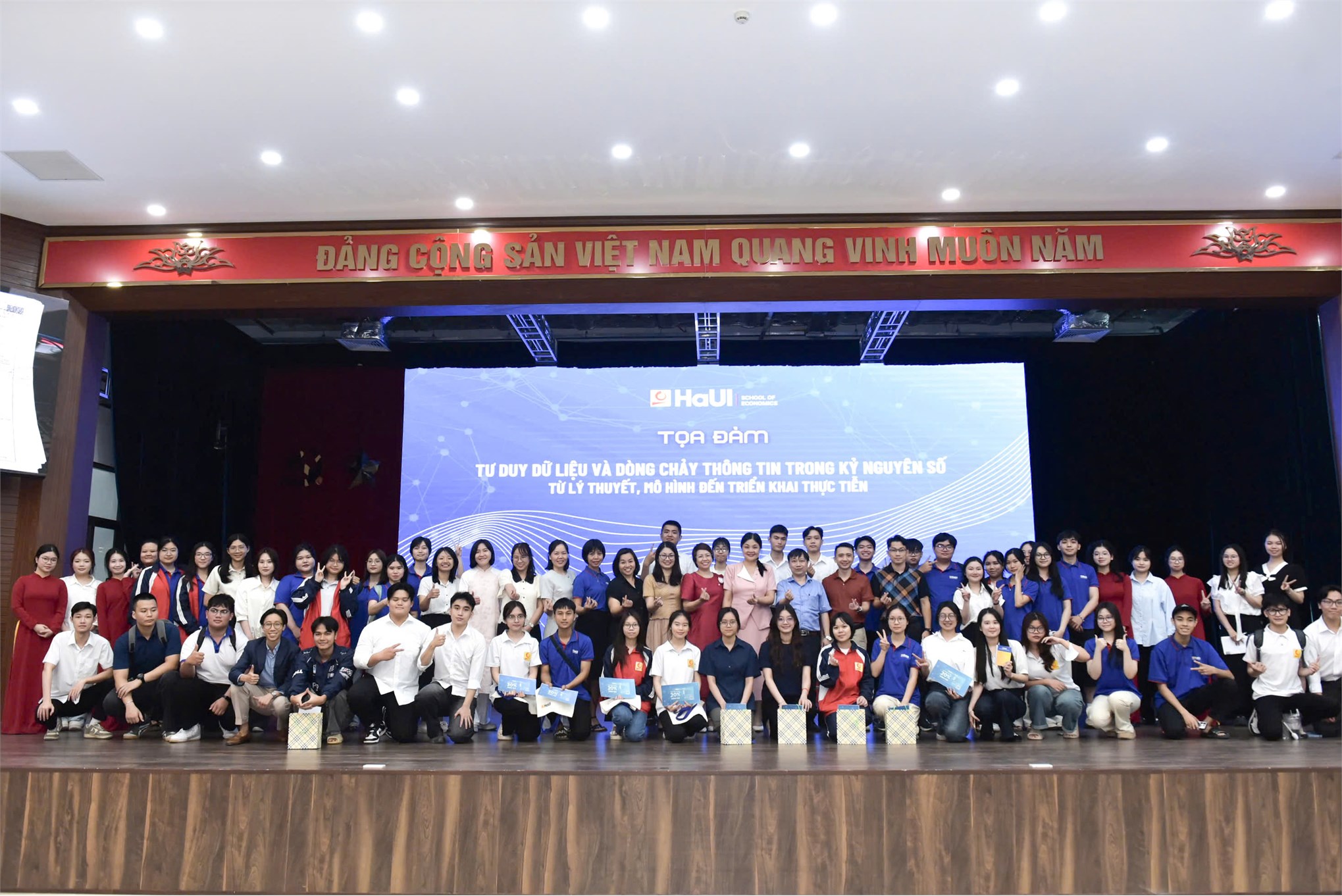 Tọa đàm `Tư duy dữ liệu và Dòng chảy thông tin trong kỷ nguyên số: từ lý thuyết, mô hình đến triển khai thực tiễn`