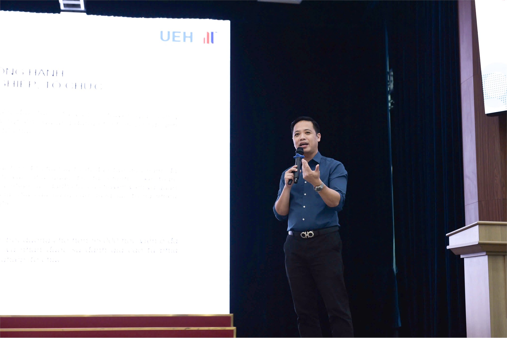 Tọa đàm `Tư duy dữ liệu và Dòng chảy thông tin trong kỷ nguyên số: từ lý thuyết, mô hình đến triển khai thực tiễn`