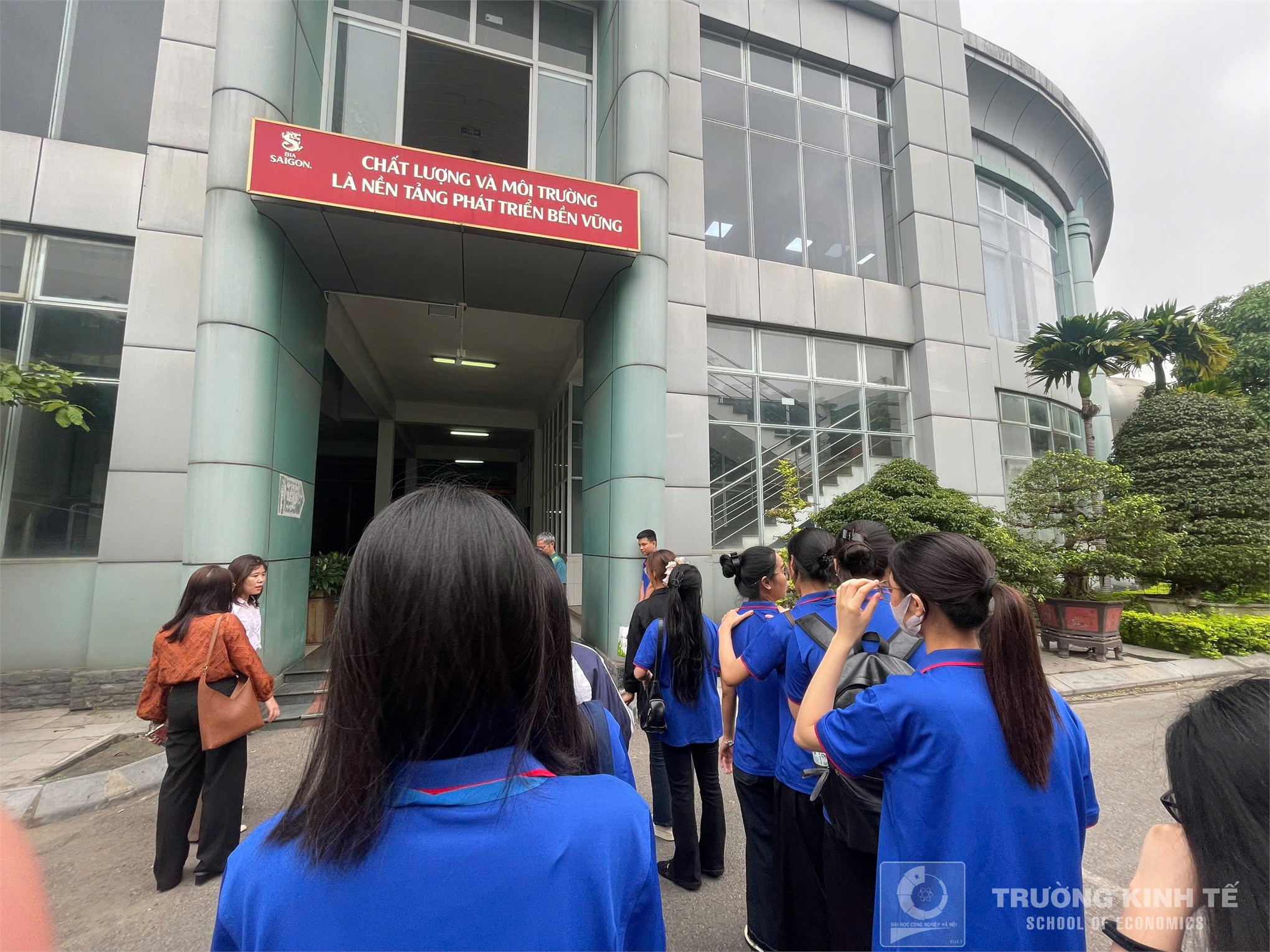 Sinh viên Khoa Kế toán – Kiểm toán, Trường Kinh tế (HaUI) tham quan thực tế tại Công ty Cổ phần bia Sài Gòn - Hà Nội