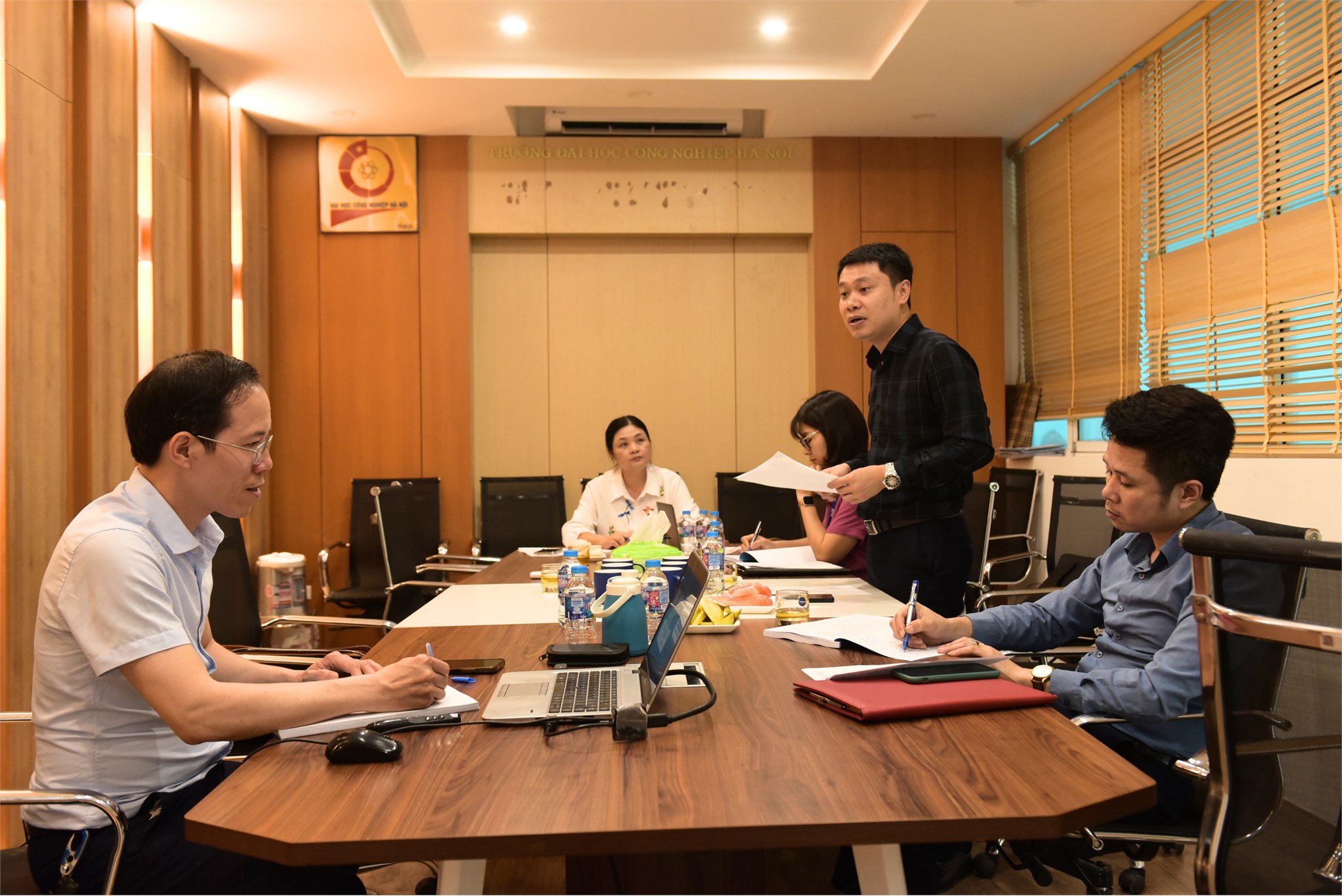 Nghiệm thu đề tài cấp trường: “Xây dựng mô hình ra quyết định đa tiêu chuẩn động để đánh giá và lựa chọn vị trí trung tâm phân phối bền vững của doanh nghiệp cung ứng nông sản tại Việt Nam”