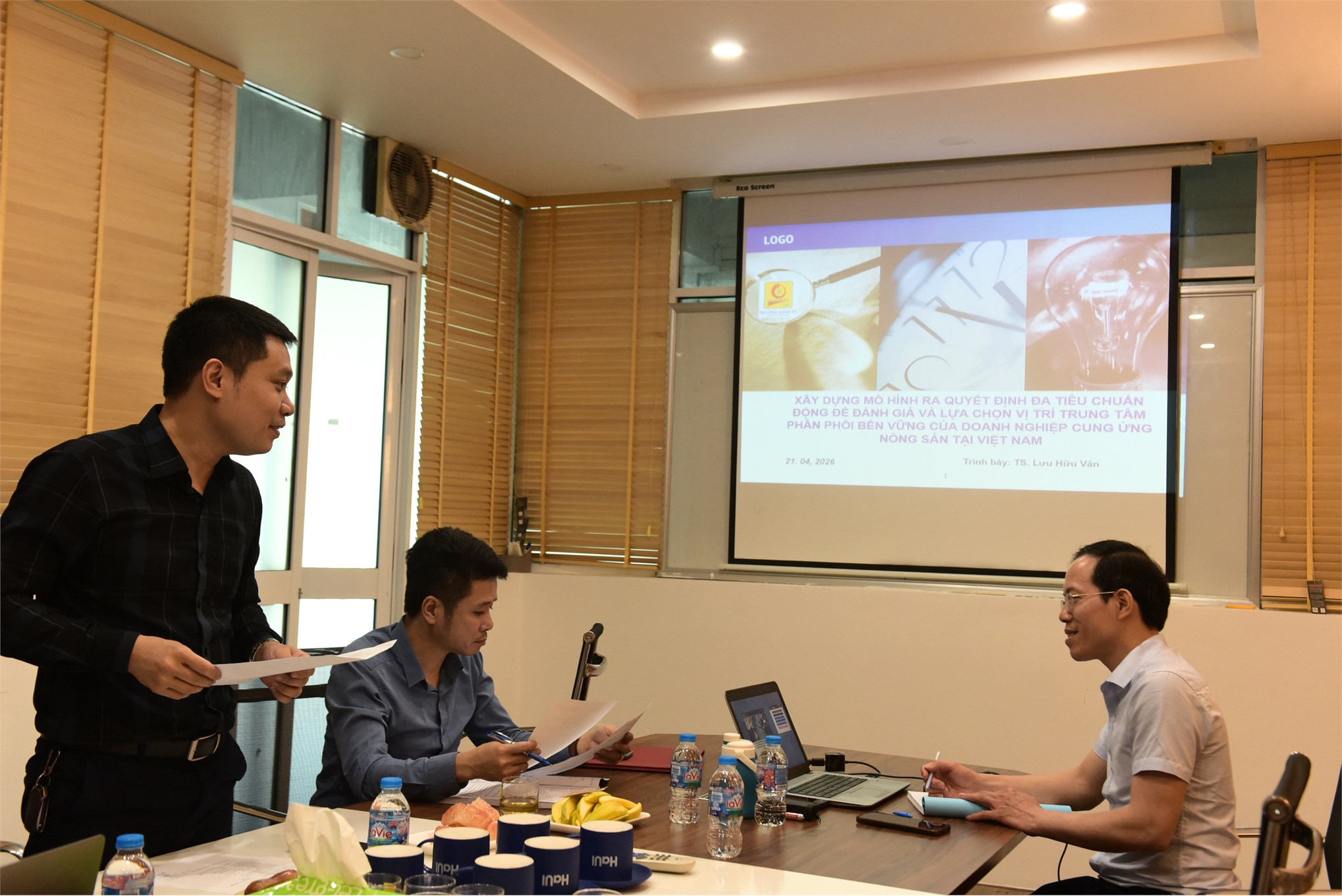 Nghiệm thu đề tài cấp trường: “Xây dựng mô hình ra quyết định đa tiêu chuẩn động để đánh giá và lựa chọn vị trí trung tâm phân phối bền vững của doanh nghiệp cung ứng nông sản tại Việt Nam”