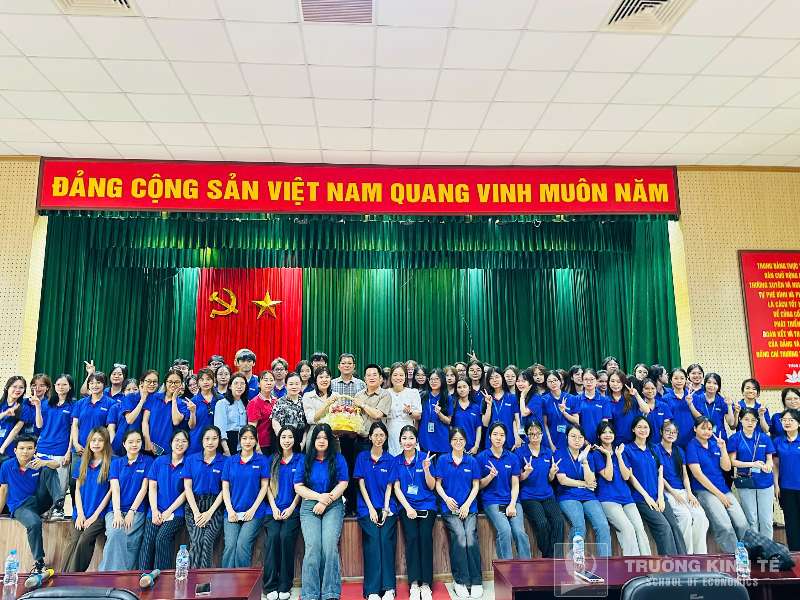 Sinh viên Khoa Kế toán – Kiểm toán, Trường Kinh tế (HaUI) tham quan thực tế tại Công ty Cổ phần 26 – Trực thuộc Tổng cục Hậu cần – Bộ Quốc phòng
