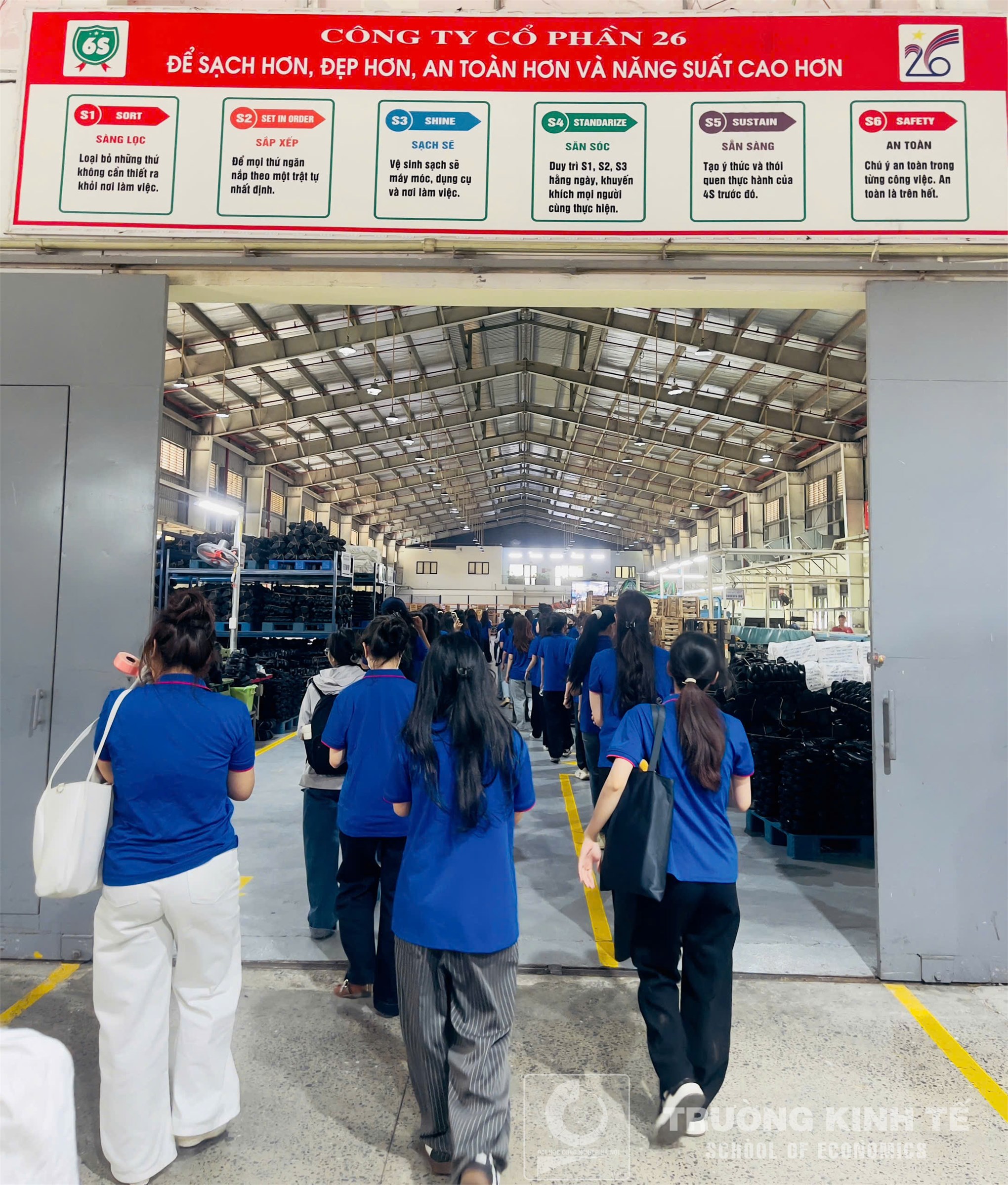 Sinh viên Khoa Kế toán – Kiểm toán, Trường Kinh tế (HaUI) tham quan thực tế tại Công ty Cổ phần 26 – Trực thuộc Tổng cục Hậu cần – Bộ Quốc phòng