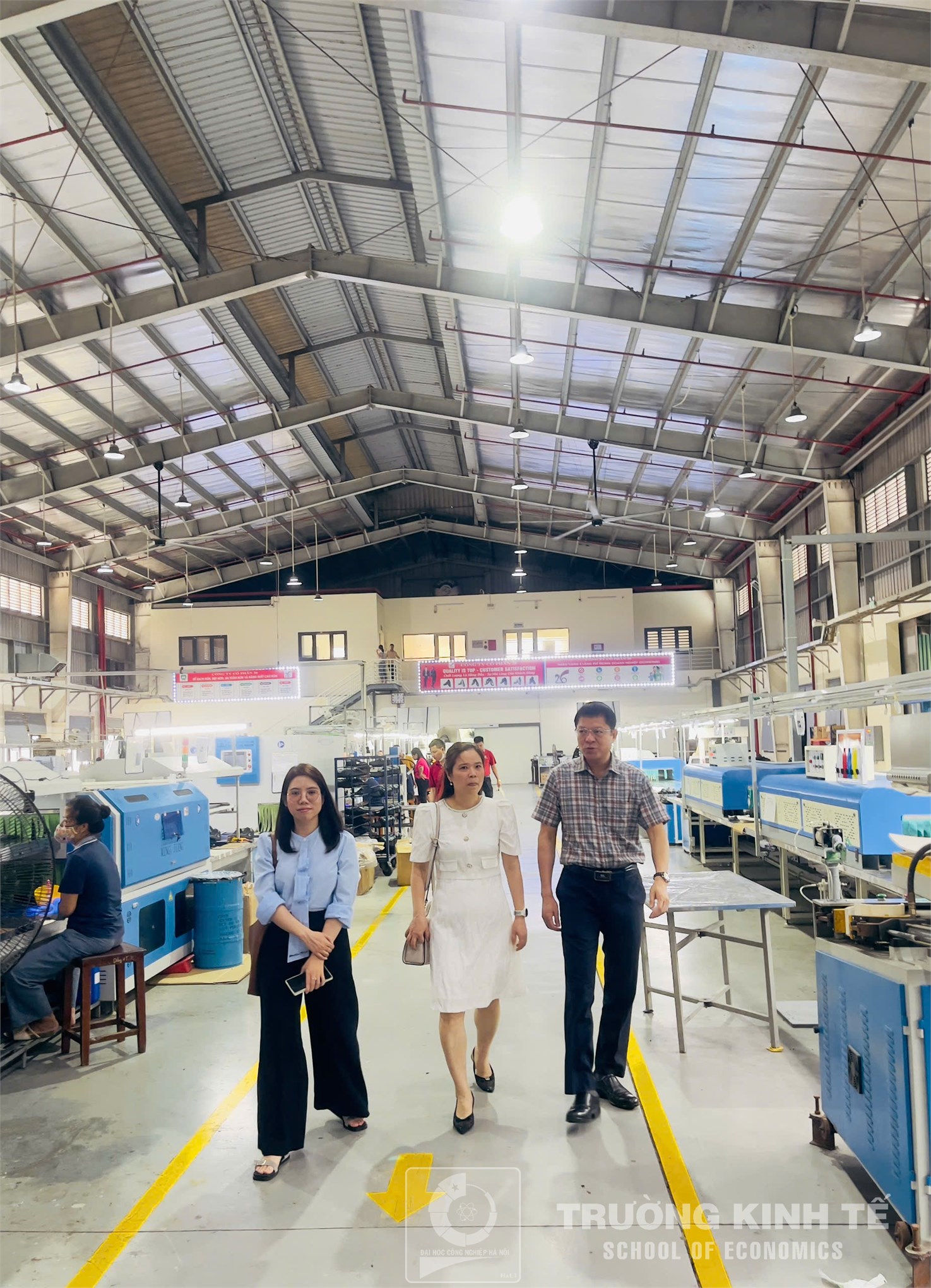 Sinh viên Khoa Kế toán – Kiểm toán, Trường Kinh tế (HaUI) tham quan thực tế tại Công ty Cổ phần 26 – Trực thuộc Tổng cục Hậu cần – Bộ Quốc phòng