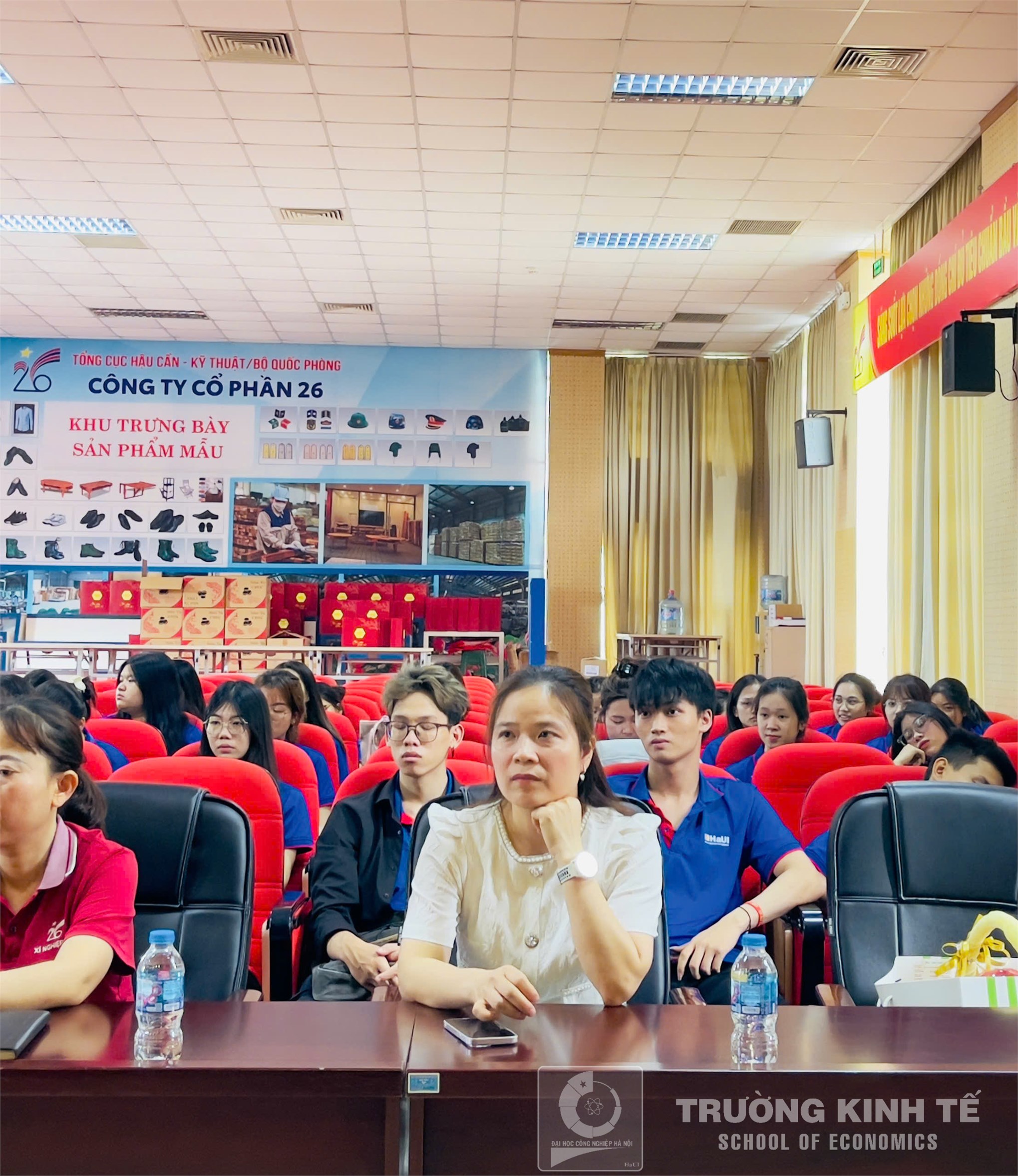 Sinh viên Khoa Kế toán – Kiểm toán, Trường Kinh tế (HaUI) tham quan thực tế tại Công ty Cổ phần 26 – Trực thuộc Tổng cục Hậu cần – Bộ Quốc phòng