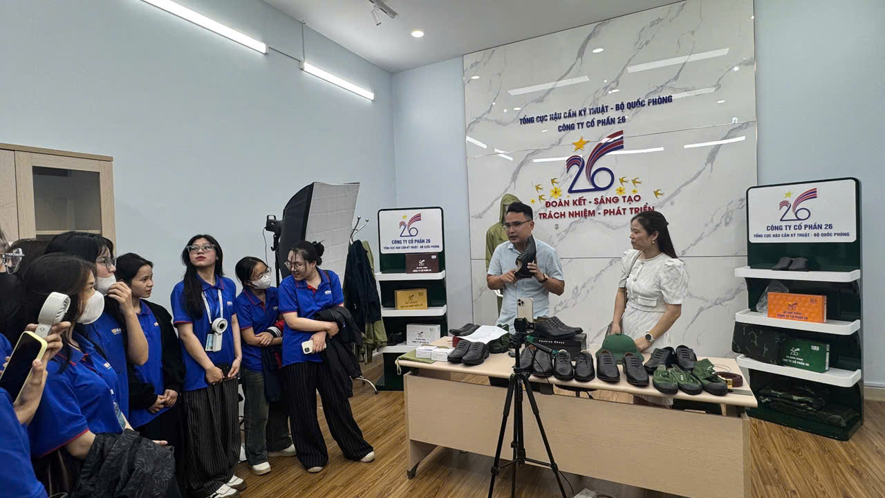 Sinh viên Khoa Kế toán – Kiểm toán, Trường Kinh tế (HaUI) tham quan thực tế tại Công ty Cổ phần 26 – Trực thuộc Tổng cục Hậu cần – Bộ Quốc phòng