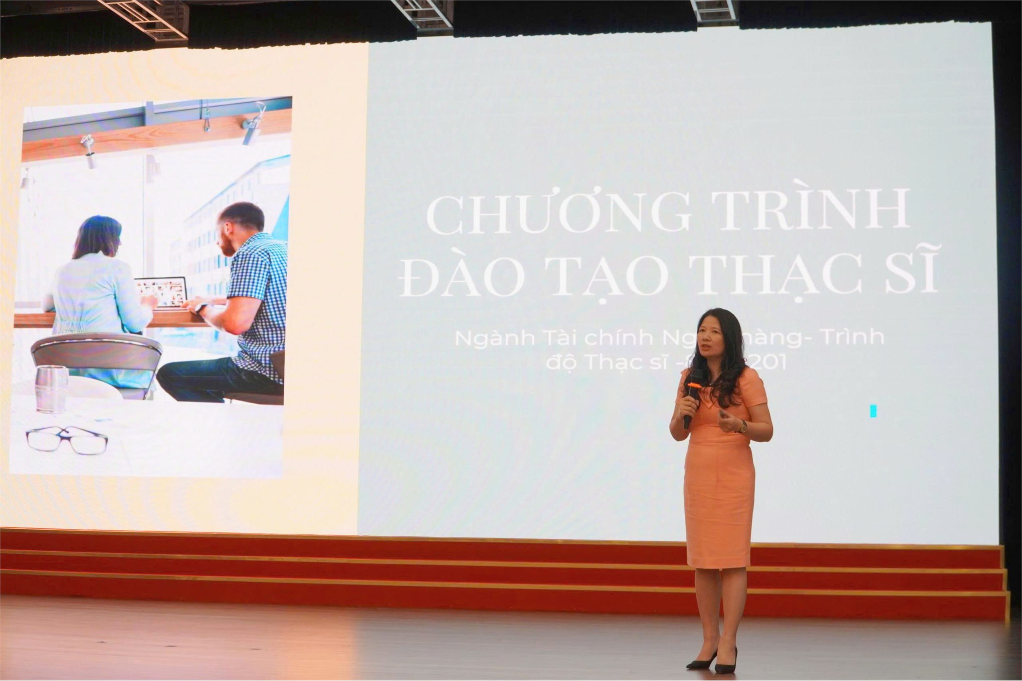Trường Kinh tế tổ chức chương trình “Tập huấn hướng dẫn quy trình bảo vệ khóa luận tốt nghiệp và giới thiệu Chương trình đào tạo Thạc sĩ” cho sinh viên khóa 17 và các khóa khác
