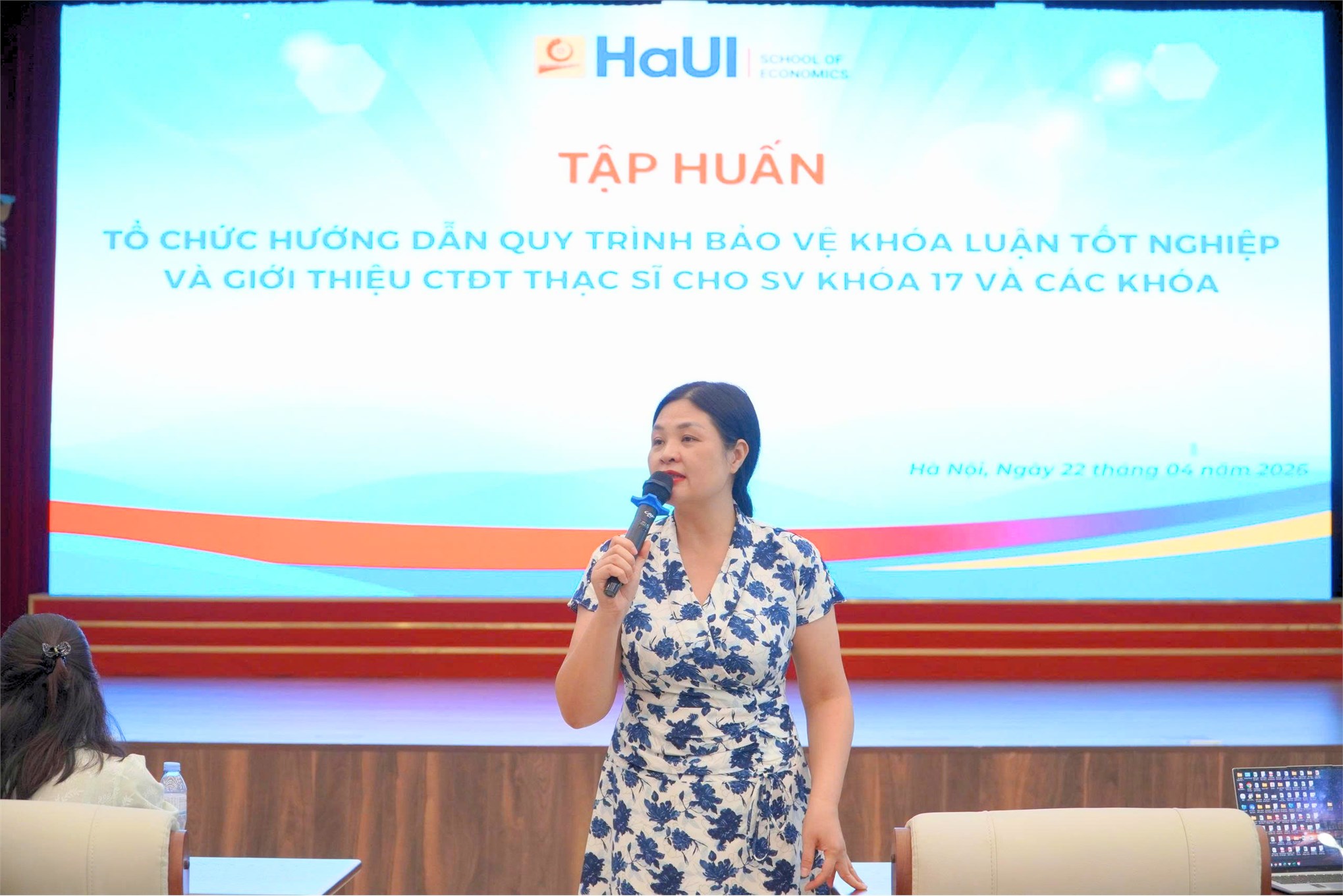 Trường Kinh tế tổ chức chương trình “Tập huấn hướng dẫn quy trình bảo vệ khóa luận tốt nghiệp và giới thiệu Chương trình đào tạo Thạc sĩ” cho sinh viên khóa 17 và các khóa khác