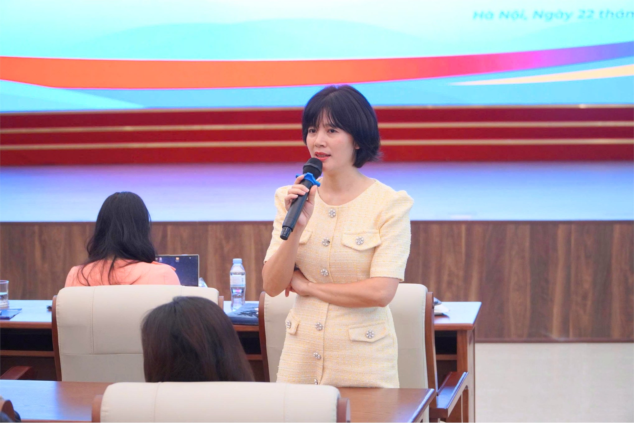 Trường Kinh tế tổ chức chương trình “Tập huấn hướng dẫn quy trình bảo vệ khóa luận tốt nghiệp và giới thiệu Chương trình đào tạo Thạc sĩ” cho sinh viên khóa 17 và các khóa khác