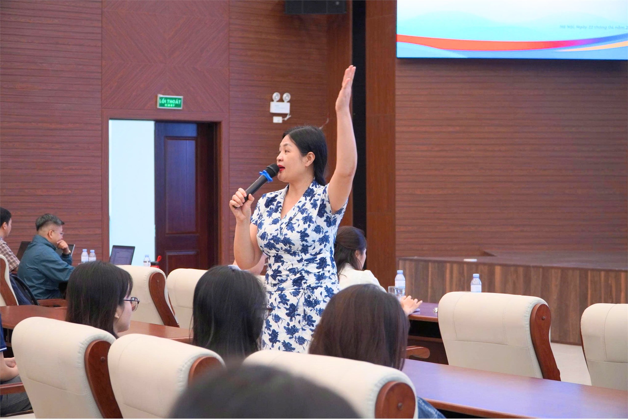 Trường Kinh tế tổ chức chương trình “Tập huấn hướng dẫn quy trình bảo vệ khóa luận tốt nghiệp và giới thiệu Chương trình đào tạo Thạc sĩ” cho sinh viên khóa 17 và các khóa khác