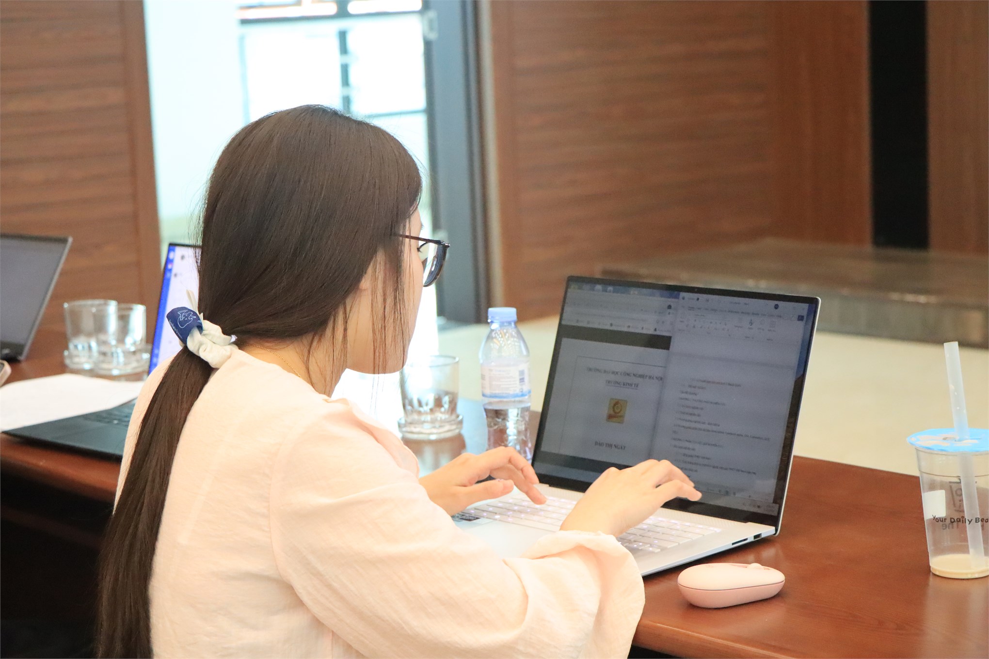 Trường Kinh tế tổ chức chương trình “Tập huấn hướng dẫn quy trình bảo vệ khóa luận tốt nghiệp và giới thiệu Chương trình đào tạo Thạc sĩ” cho sinh viên khóa 17 và các khóa khác