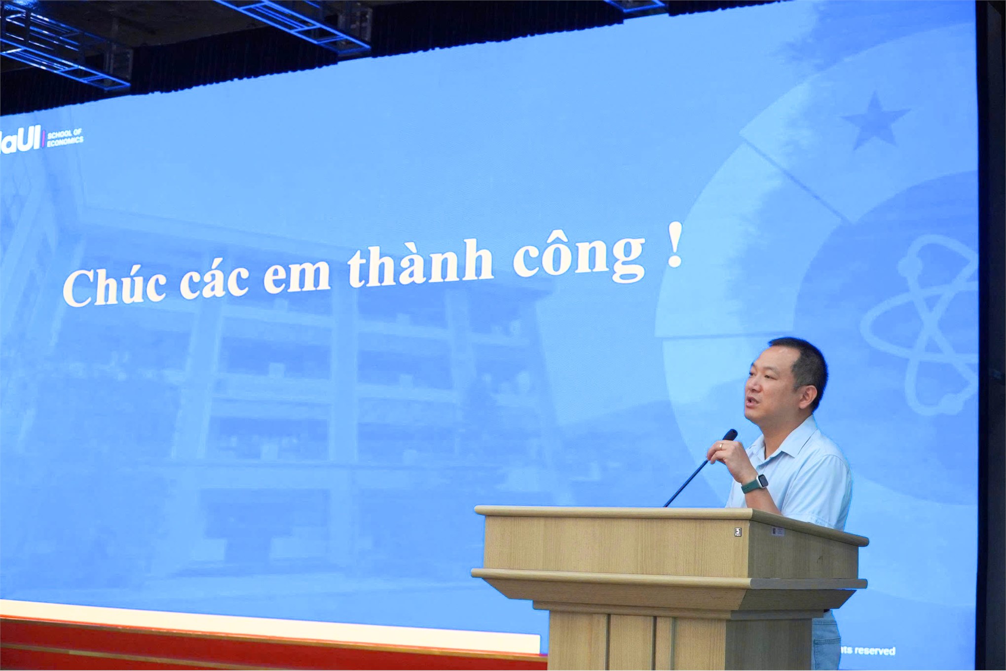 Trường Kinh tế tổ chức chương trình “Tập huấn hướng dẫn quy trình bảo vệ khóa luận tốt nghiệp và giới thiệu Chương trình đào tạo Thạc sĩ” cho sinh viên khóa 17 và các khóa