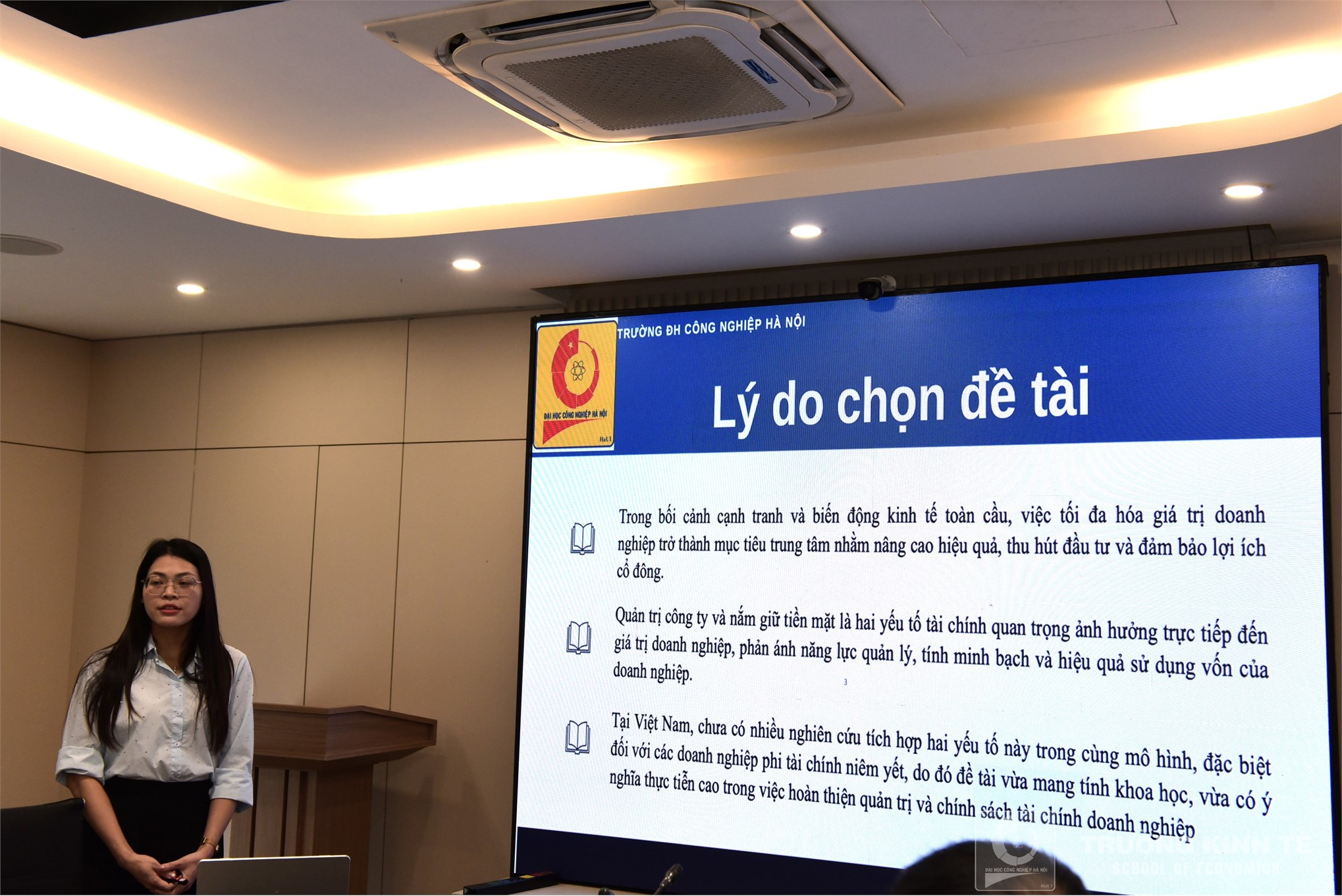 Trường Kinh tế tổ chức Đánh giá luận án Tiến sĩ cấp đơn vị chuyên môn cho Nghiên cứu sinh Nguyễn Thị Thu Thảo
