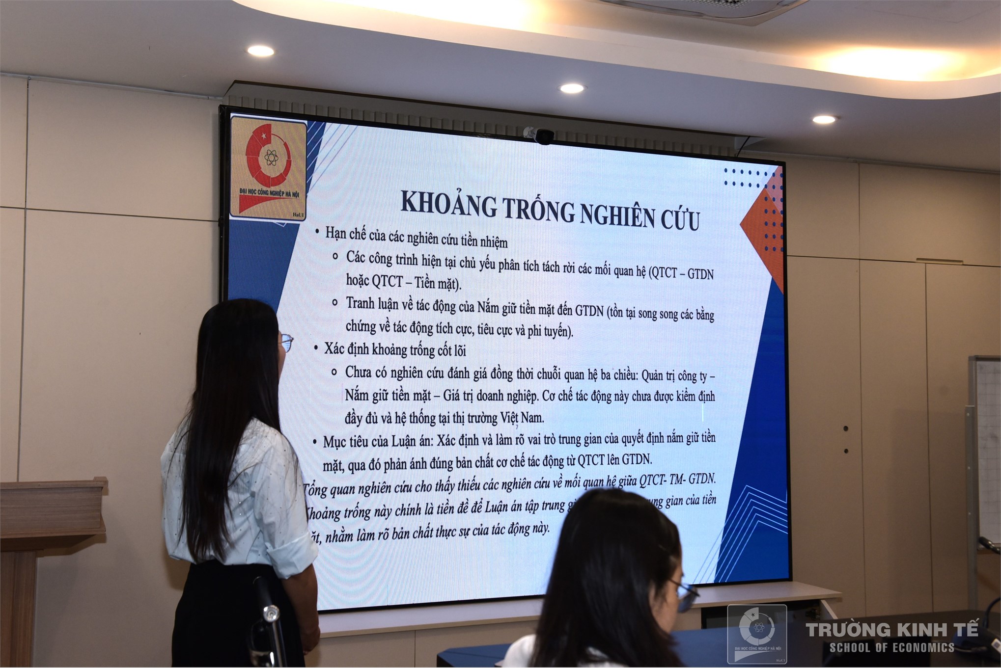 Trường Kinh tế tổ chức Đánh giá luận án Tiến sĩ cấp đơn vị chuyên môn cho Nghiên cứu sinh Nguyễn Thị Thu Thảo