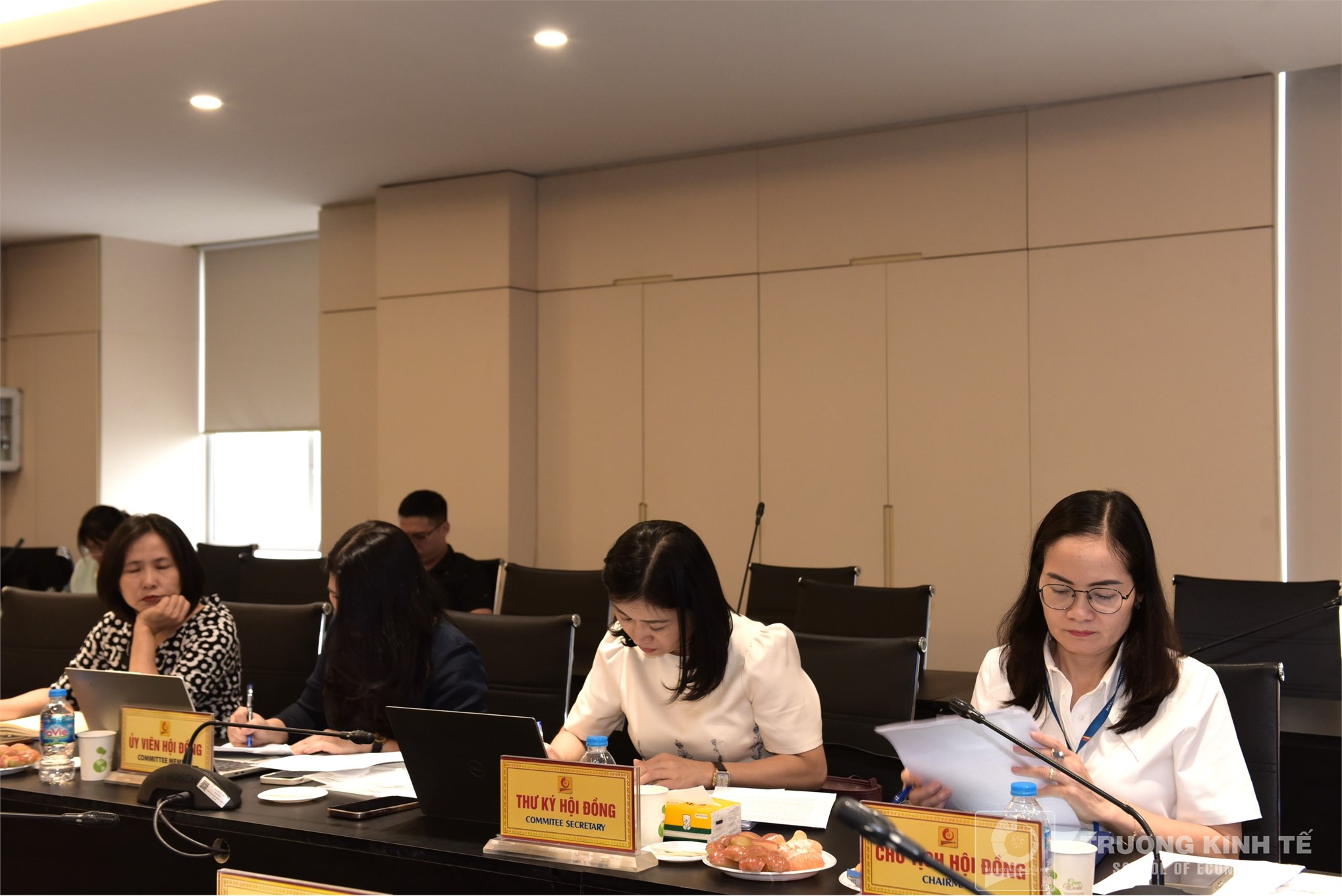 Trường Kinh tế tổ chức Đánh giá luận án Tiến sĩ cấp đơn vị chuyên môn cho Nghiên cứu sinh Nguyễn Thị Thu Thảo