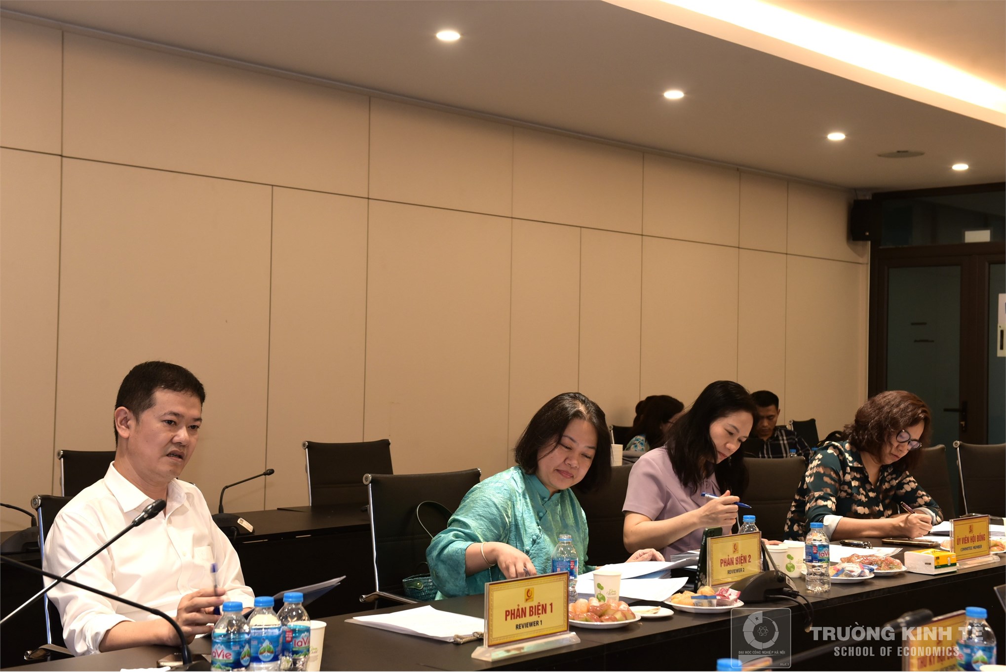 Trường Kinh tế tổ chức Đánh giá luận án Tiến sĩ cấp đơn vị chuyên môn cho Nghiên cứu sinh Nguyễn Thị Thu Thảo