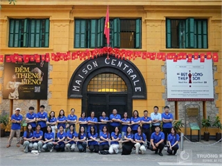Sinh hoạt Chi bộ Kinh tế 2: Xúc động hành trình trải nghiệm "Đêm thiêng liêng 2: Sống như những đóa hoa" tại Di tích Nhà tù Hỏa Lò
