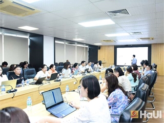 Hội thảo “Giảng dạy chuyên môn bằng tiếng Anh: Kinh nghiệm trong thiết kế bài giảng, phương pháp giảng dạy và đánh giá người học” tại Trường Kinh tế