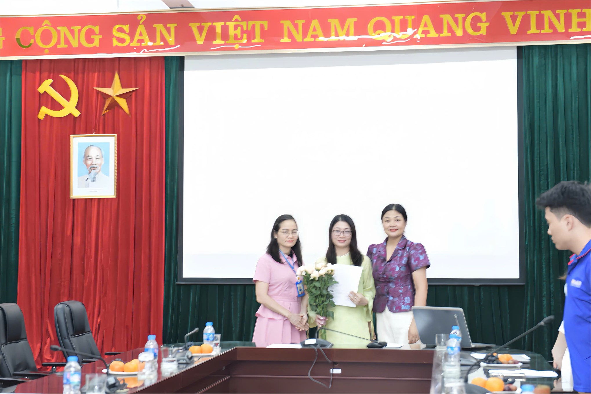 Chi bộ Kinh tế 5 tổ chức Lễ kết nạp Đảng viên mới và sinh hoạt chuyên đề tháng 5/2026