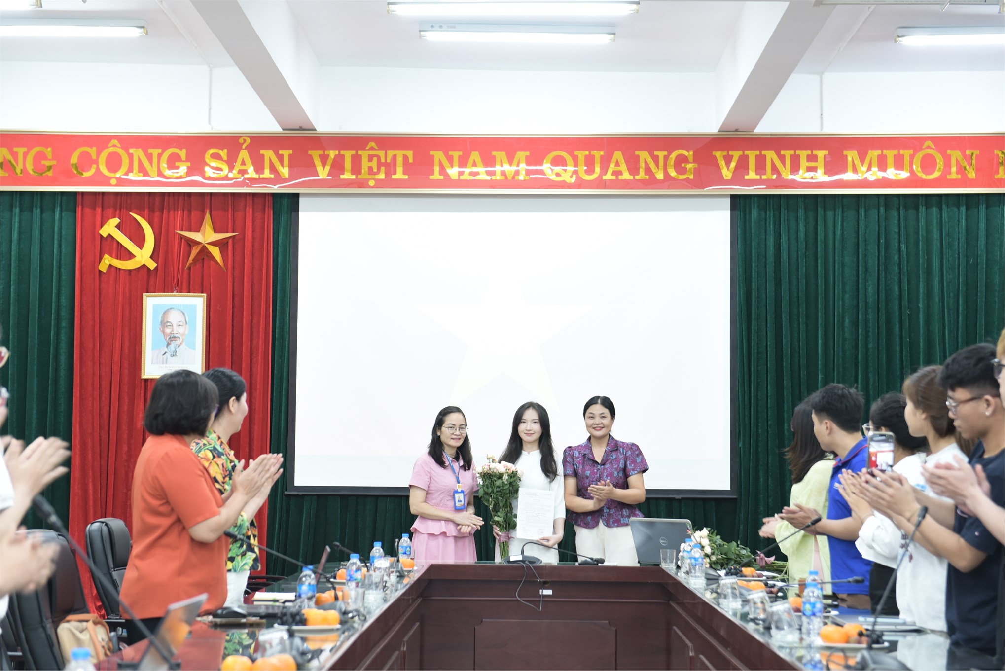 Chi bộ Kinh tế 5 tổ chức Lễ kết nạp Đảng viên mới và sinh hoạt chuyên đề tháng 5/2026