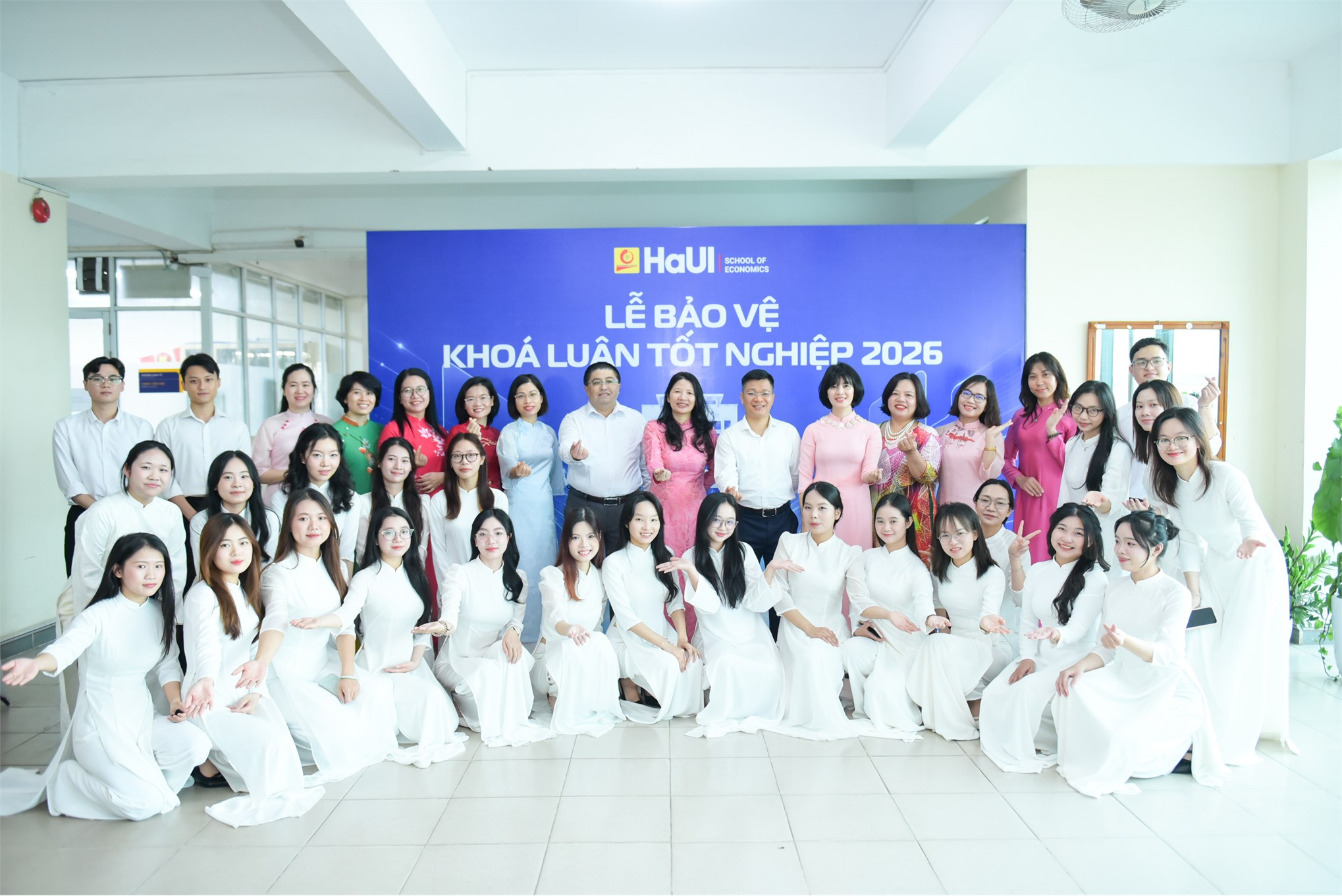 Dấu ấn tiên phong: Trường Kinh tế (HaUI) chúc mừng khóa đầu tiên ngành Tài chính ngân hàng (chương trình tiếng Anh) bảo vệ thành công Khóa luận tốt nghiệp