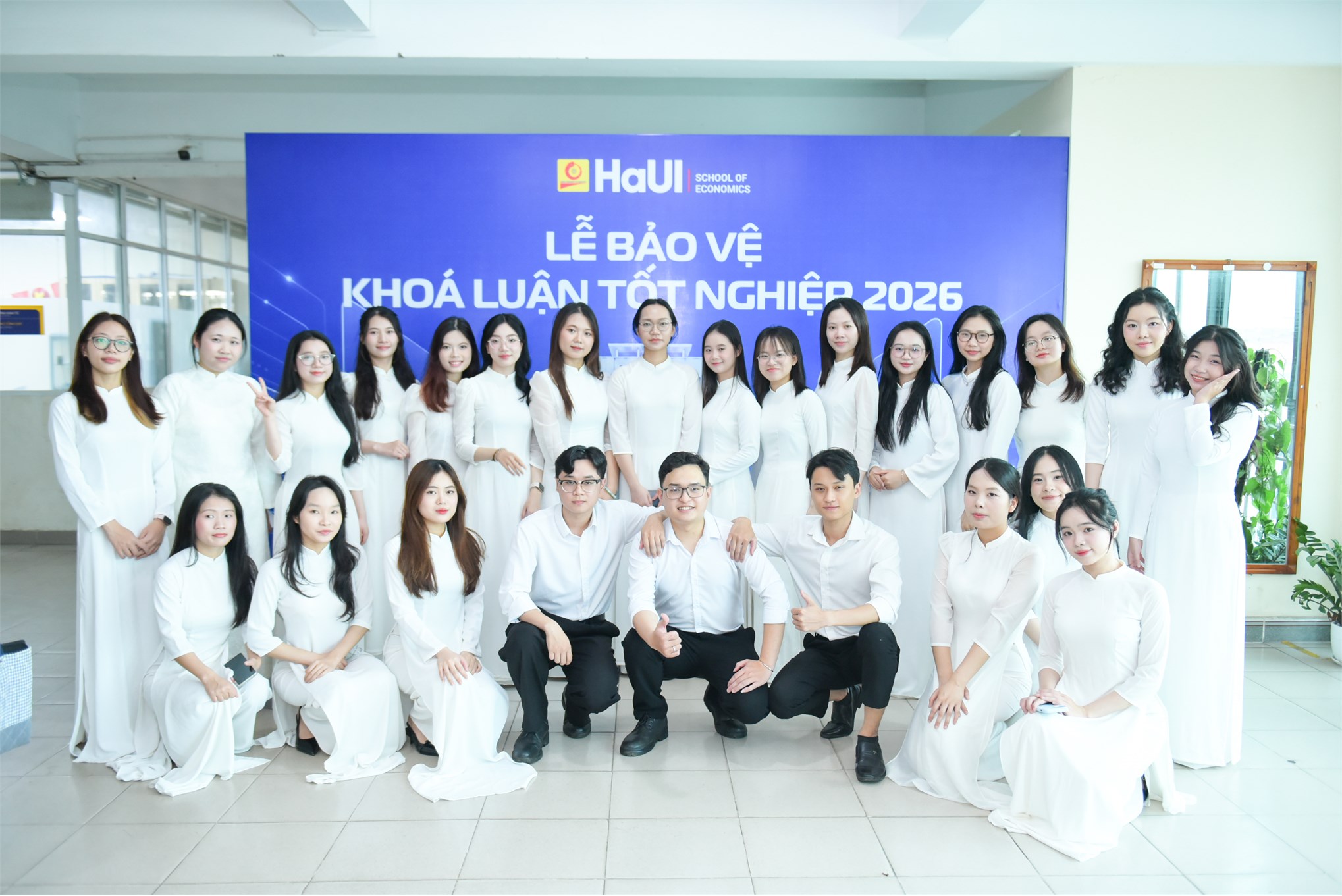Dấu ấn tiên phong: Trường Kinh tế (HaUI) chúc mừng khóa đầu tiên ngành Tài chính ngân hàng (chương trình tiếng Anh) bảo vệ thành công Khóa luận tốt nghiệp