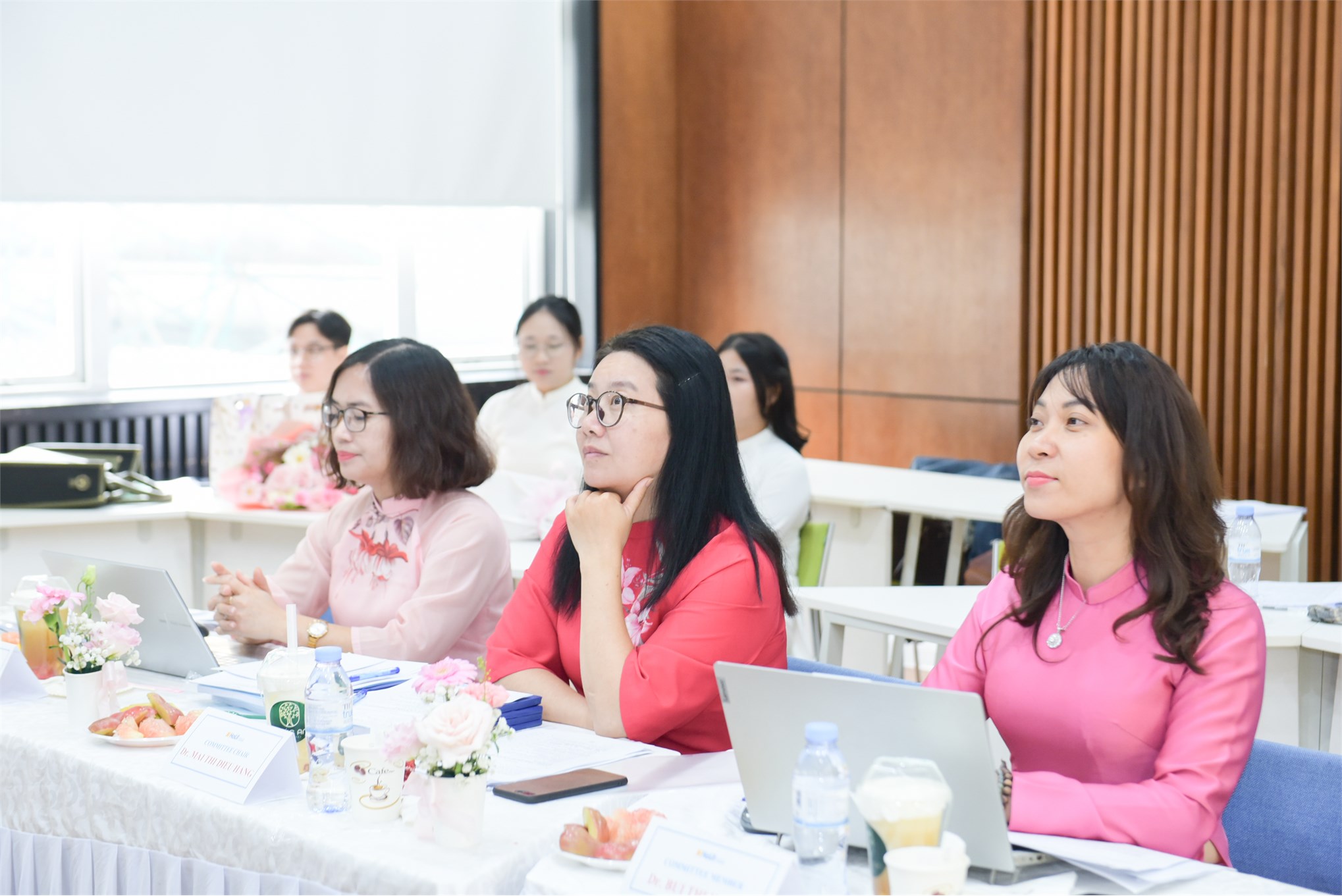 Dấu ấn tiên phong: Trường Kinh tế (HaUI) chúc mừng khóa đầu tiên ngành Tài chính ngân hàng (chương trình tiếng Anh) bảo vệ thành công Khóa luận tốt nghiệp