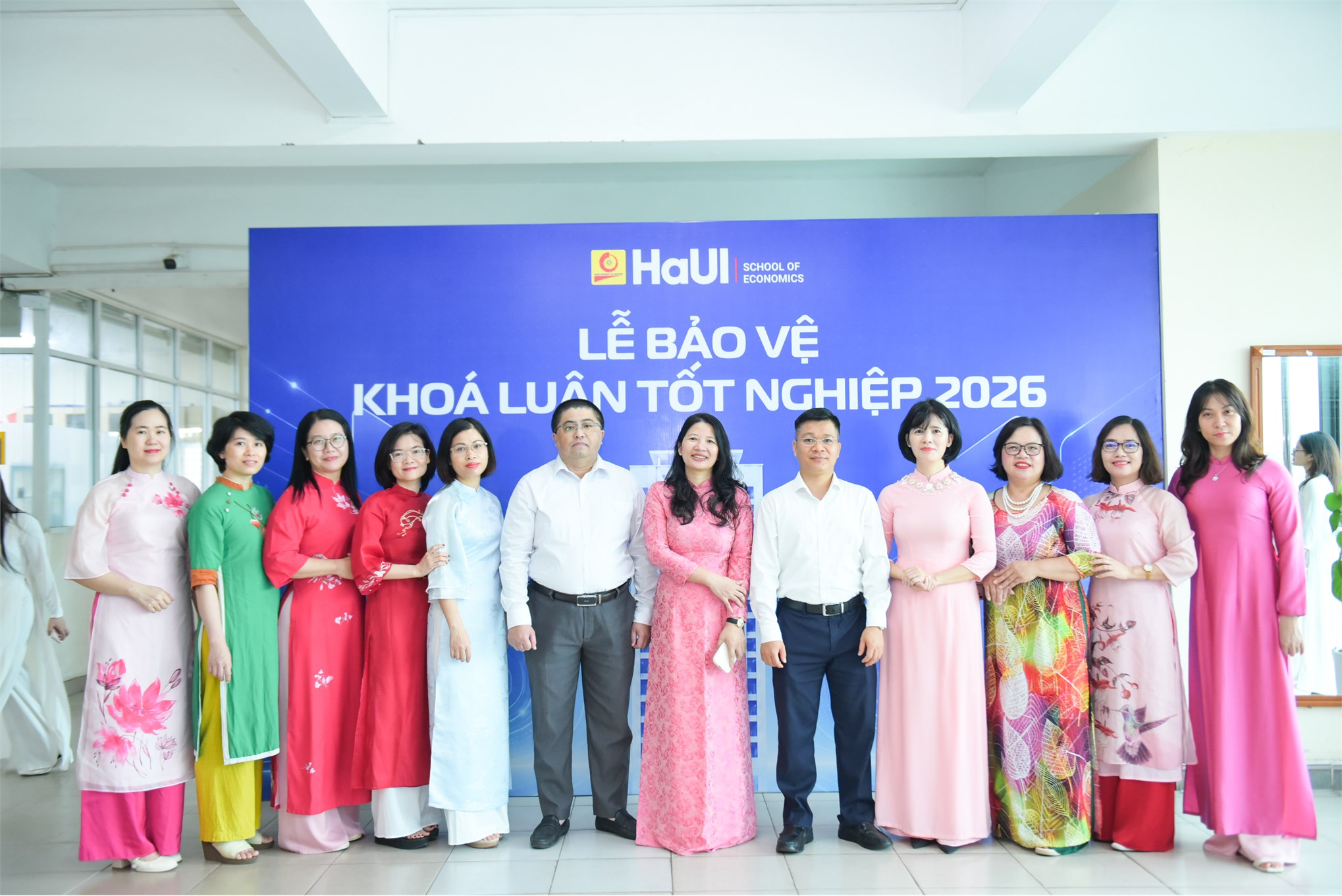 Dấu ấn tiên phong: Trường Kinh tế (HaUI) chúc mừng khóa đầu tiên ngành Tài chính ngân hàng (chương trình tiếng Anh) bảo vệ thành công Khóa luận tốt nghiệp