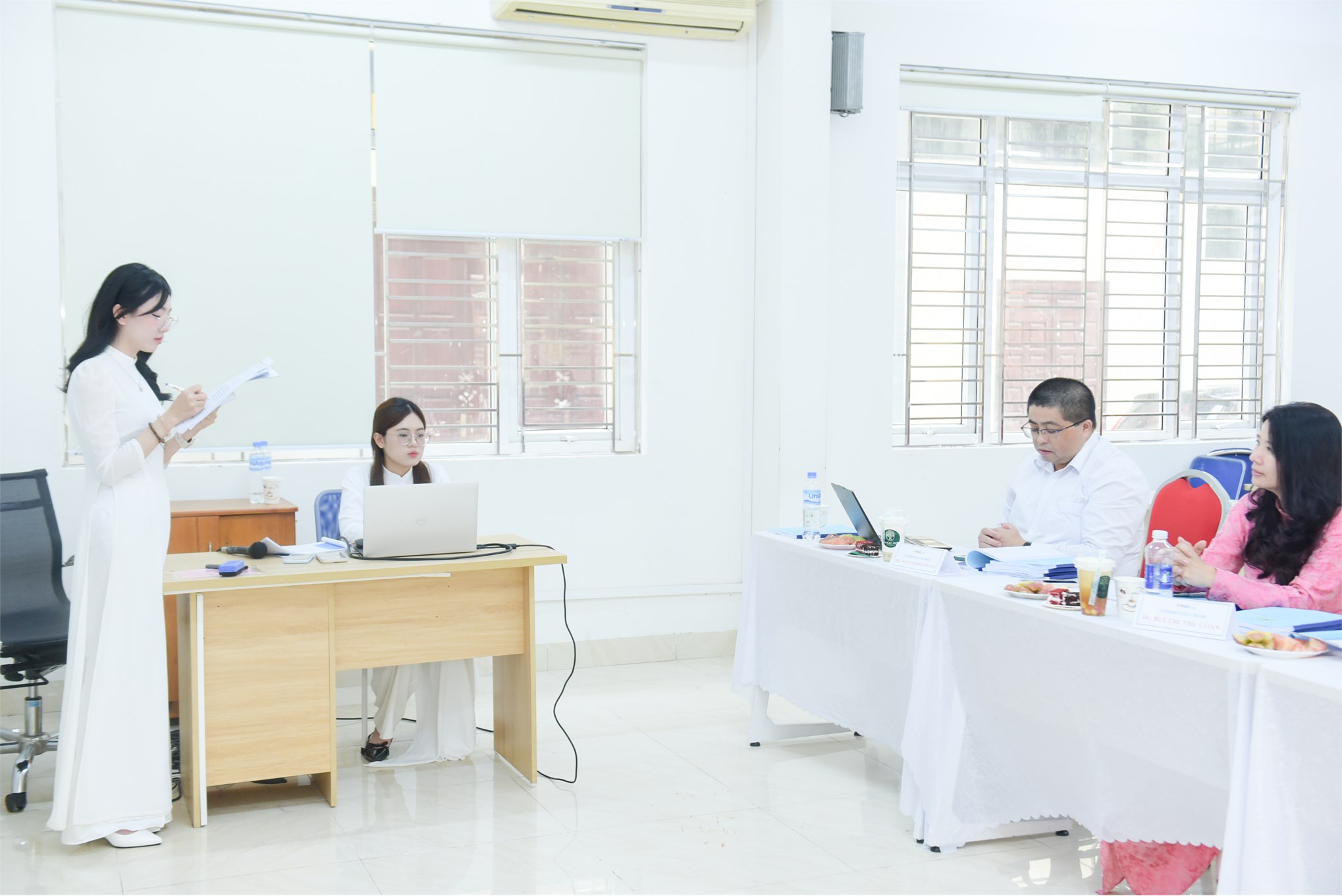 Dấu ấn tiên phong: Trường Kinh tế (HaUI) chúc mừng khóa đầu tiên ngành Tài chính ngân hàng (chương trình tiếng Anh) bảo vệ thành công Khóa luận tốt nghiệp