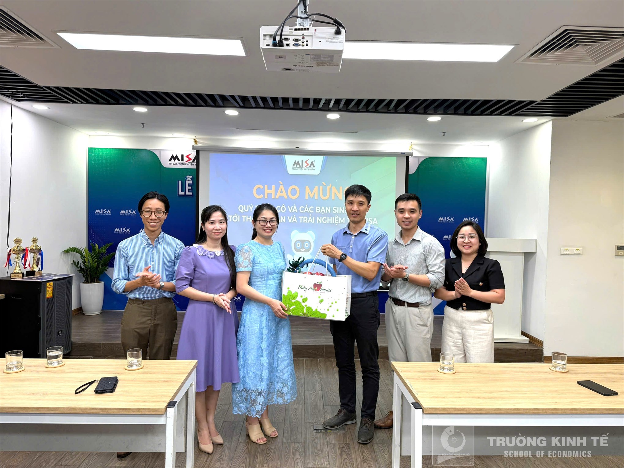 Sinh viên Khoa Knh doanh số, Trường Kinh tế tham quan thực tế tại Công ty Cổ phần MISA