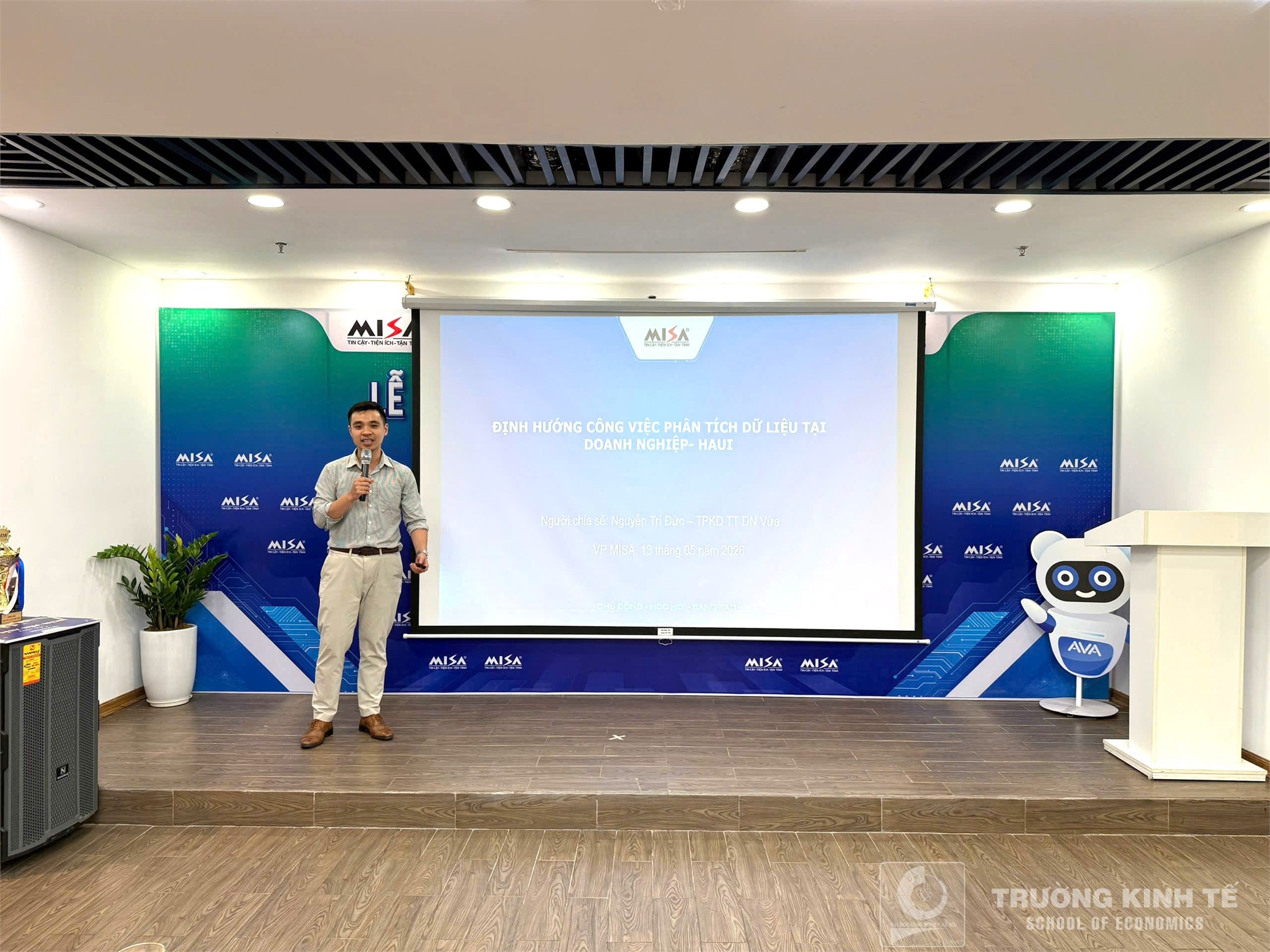 Sinh viên Khoa Knh doanh số, Trường Kinh tế tham quan thực tế tại Công ty Cổ phần MISA
