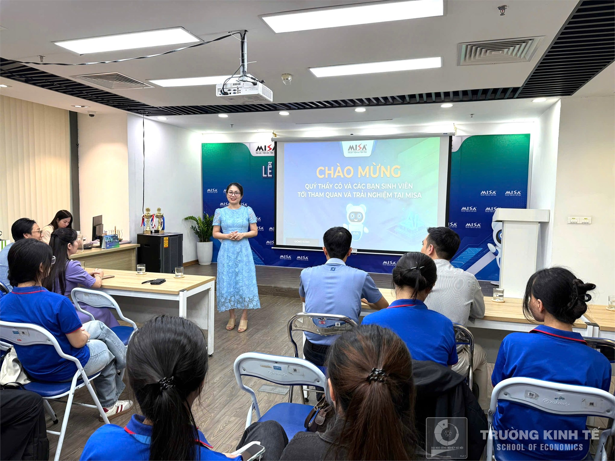 Sinh viên Khoa Knh doanh số, Trường Kinh tế tham quan thực tế tại Công ty Cổ phần MISA