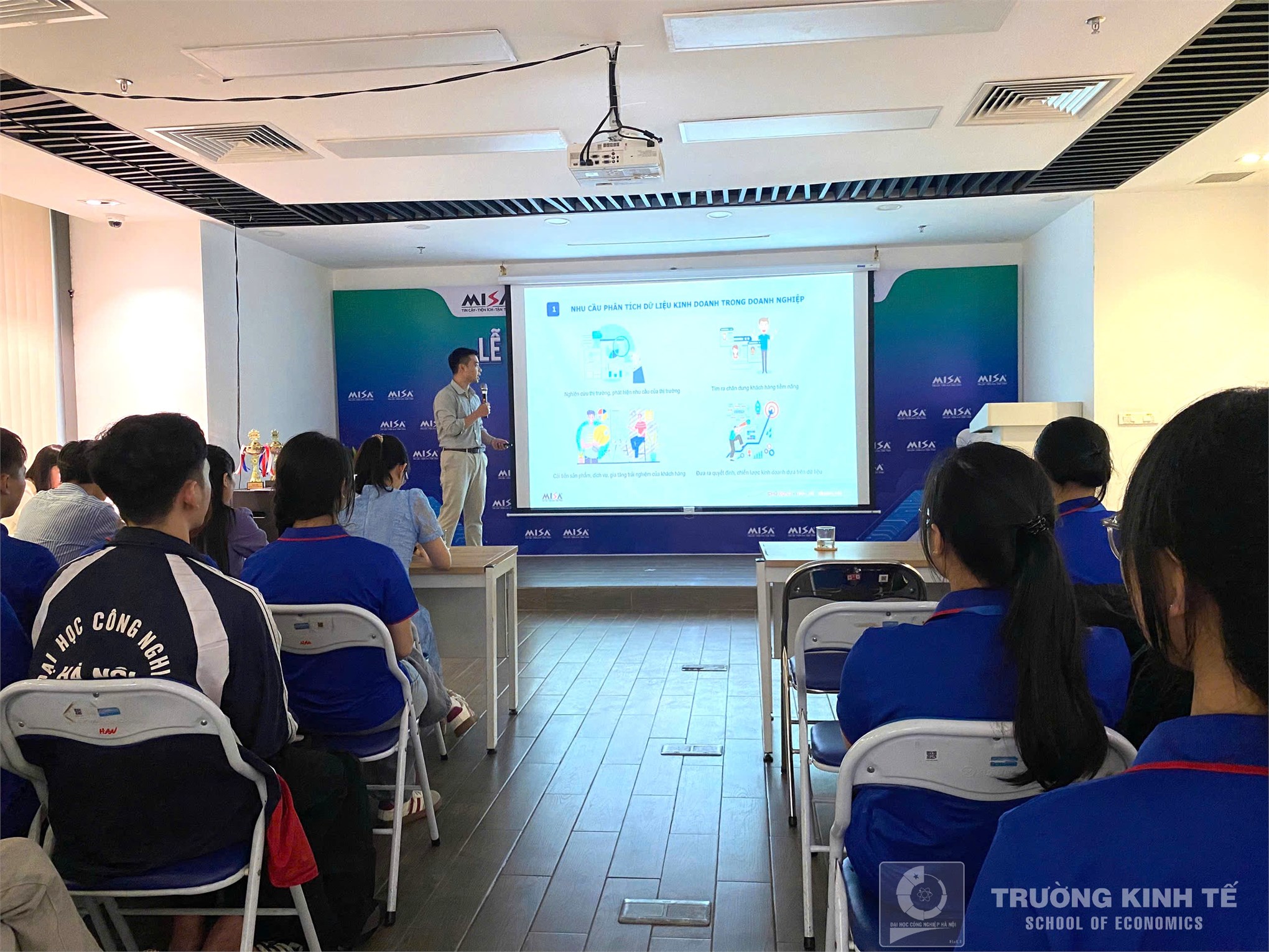 Sinh viên Khoa Knh doanh số, Trường Kinh tế tham quan thực tế tại Công ty Cổ phần MISA